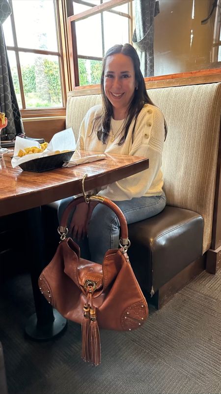 I love this bag holder! It’s a bracelet and a purse holder in one. Don’t put your purse on the floor, use it at a restaurant, airport, anywhere you need to sit and set your purse down. Holds up to 33 lbs.
#fashionhack #amazonfinds #amazonfashion

#LTKfindsunder50 #LTKVideo