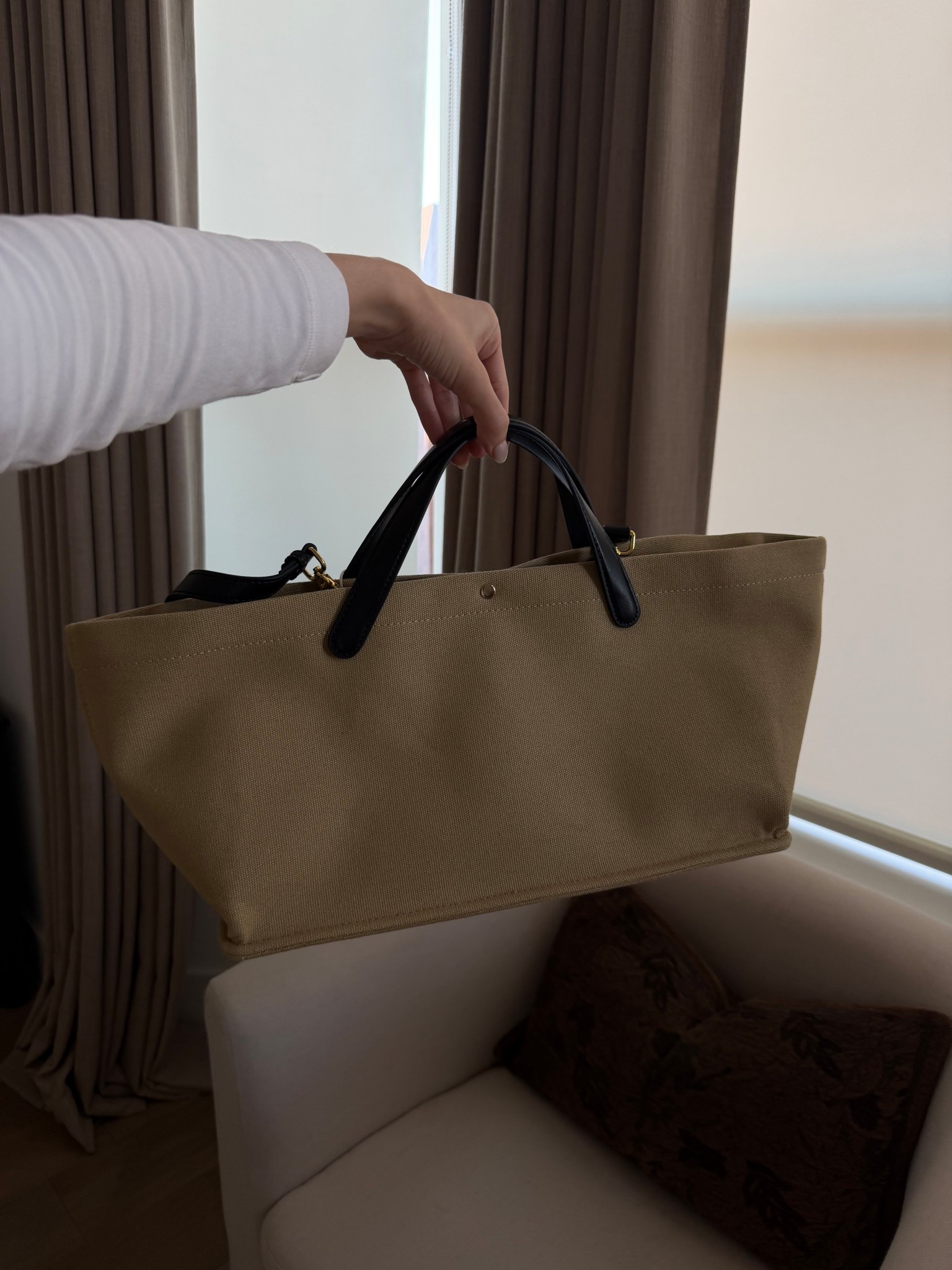 Amazon tote 

#LTKWorkwear #LTKgrwm #LTKdayinmylife