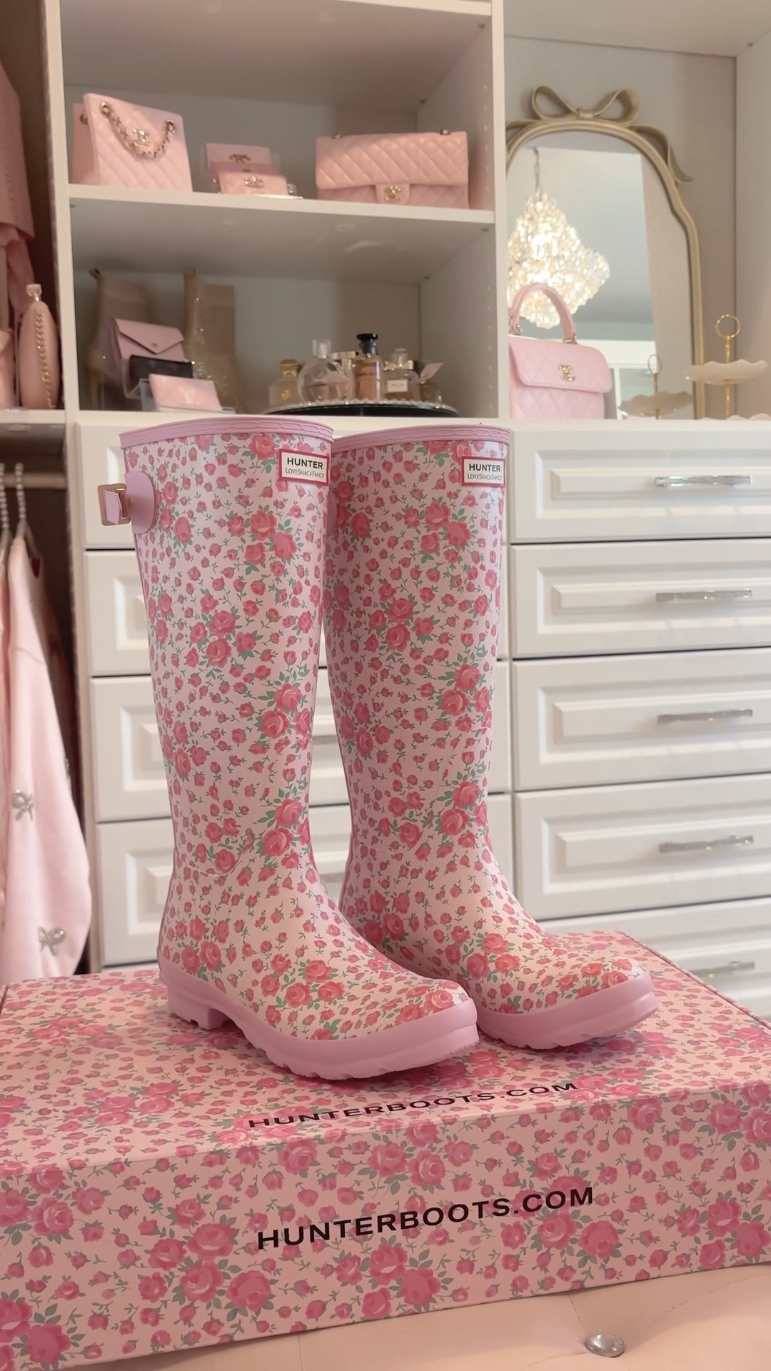 The perfect pair of girly rainboots 

#LTKShoeCrush #LTKSeasonal #LTKStyleTip