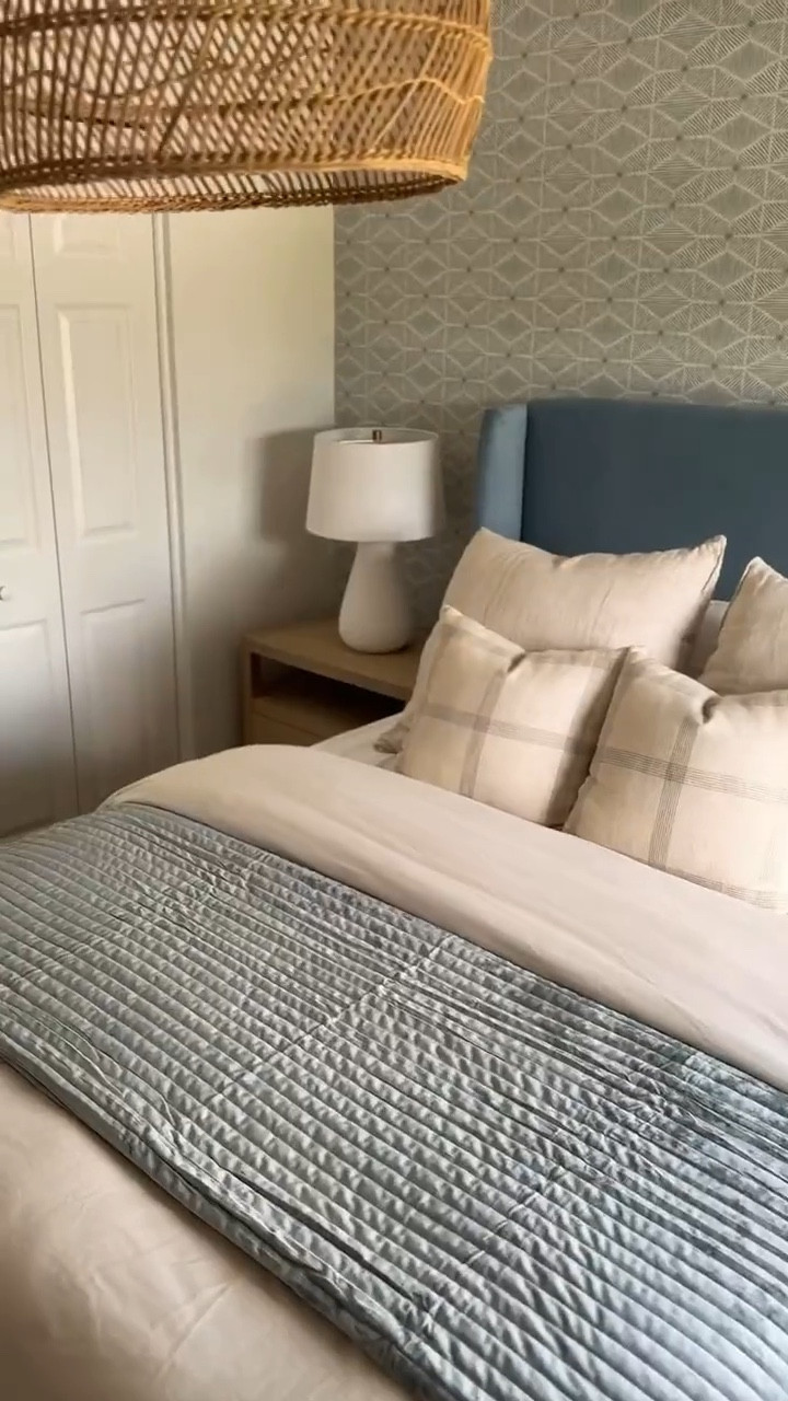 The coziest bedroom finds ☁️ Shop the complete look for your own sanctuary.

#LTKhome #bedroomdecor #bedroominspo #cozyhome #amazonhome #bedding #organicmodern


#LTKdayinmylife #LTKSaleAlert #LTKHome