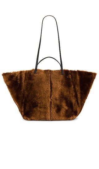 Hannah Shearling Tote in Conker Brown | Revolve Clothing (Global)