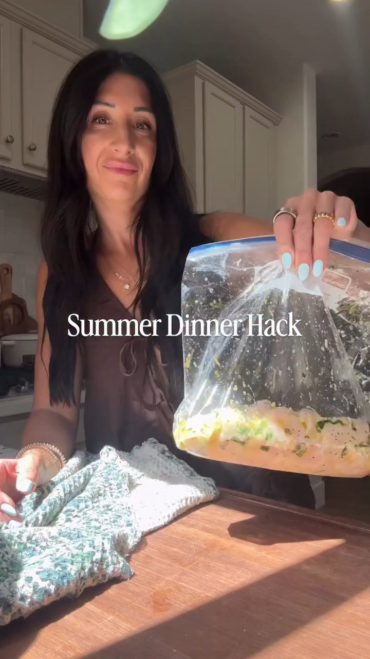 The dinner hack of the summer 👏🏼👏🏼👏🏼

20 mins of prep for 3 easy, 30 minute dinners later in the week! 

Comment ☀️ DINNER ☀️ for the recipes or grab them at the link below!

https://stokedathome.com/coconut-lime-chicken-bowls-easy-summer-chicken-marinade/