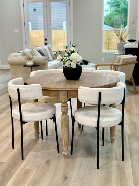 I staged this beautiful home and wanted to share these great dining chairs! I love how they give a more modern feel!


Dining chairs

#LTKhome