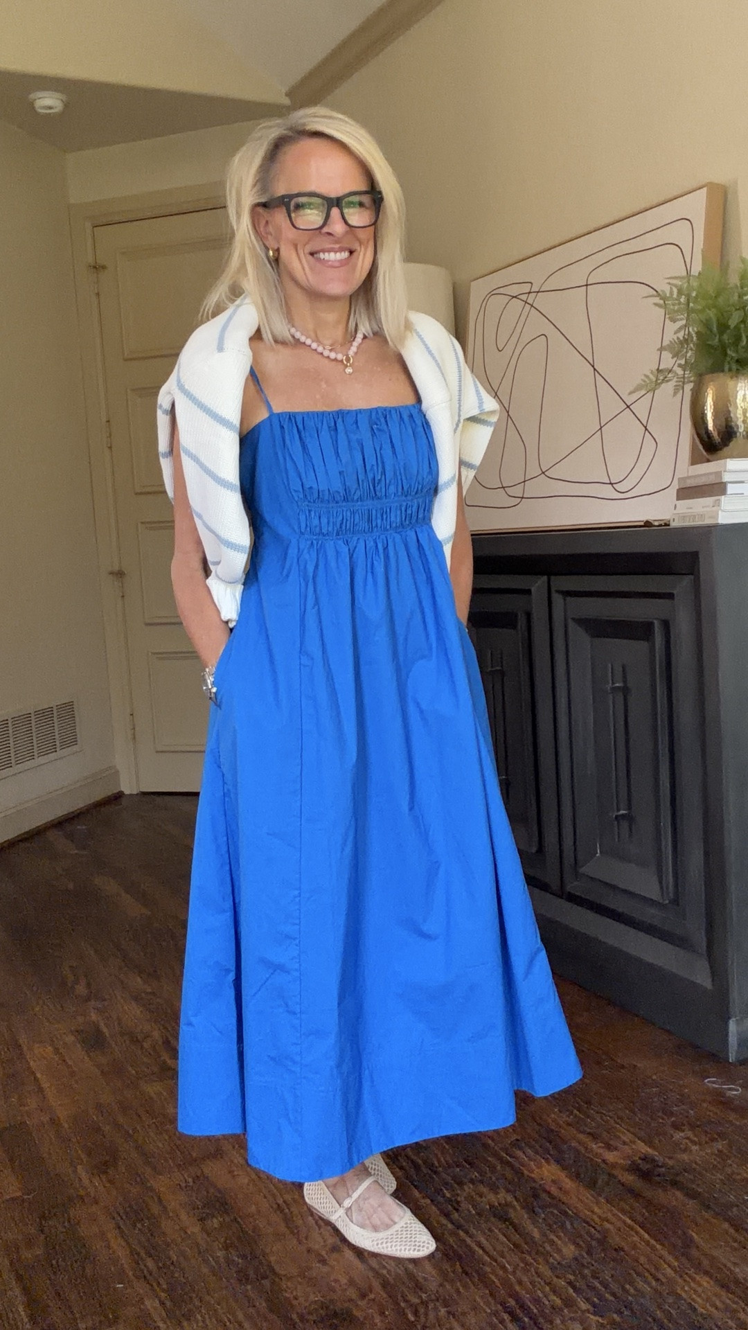 25% off at bobble bar !! 
For a limited time! 

Dress - small 
Sweater - medium￼