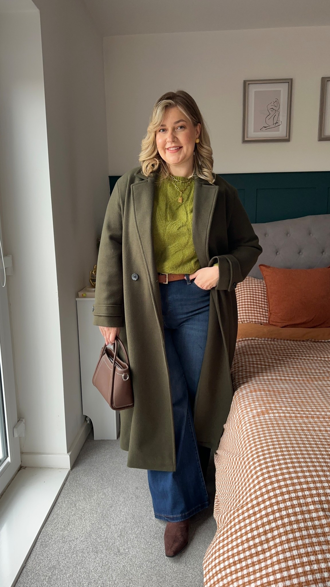 
Jumper Primark 
Jeans size 16 
Coat 