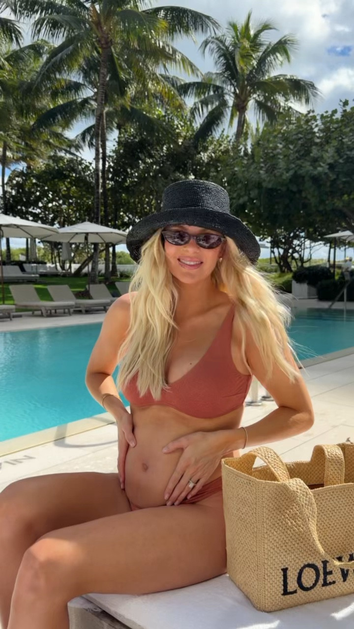 Swimsuit is older, linking similar! #kathleenpost

Swimwear, poolside look, beach vacay, bump friendly, maternity look



#LTKBump #LTKdayinmylife #LTKTravel