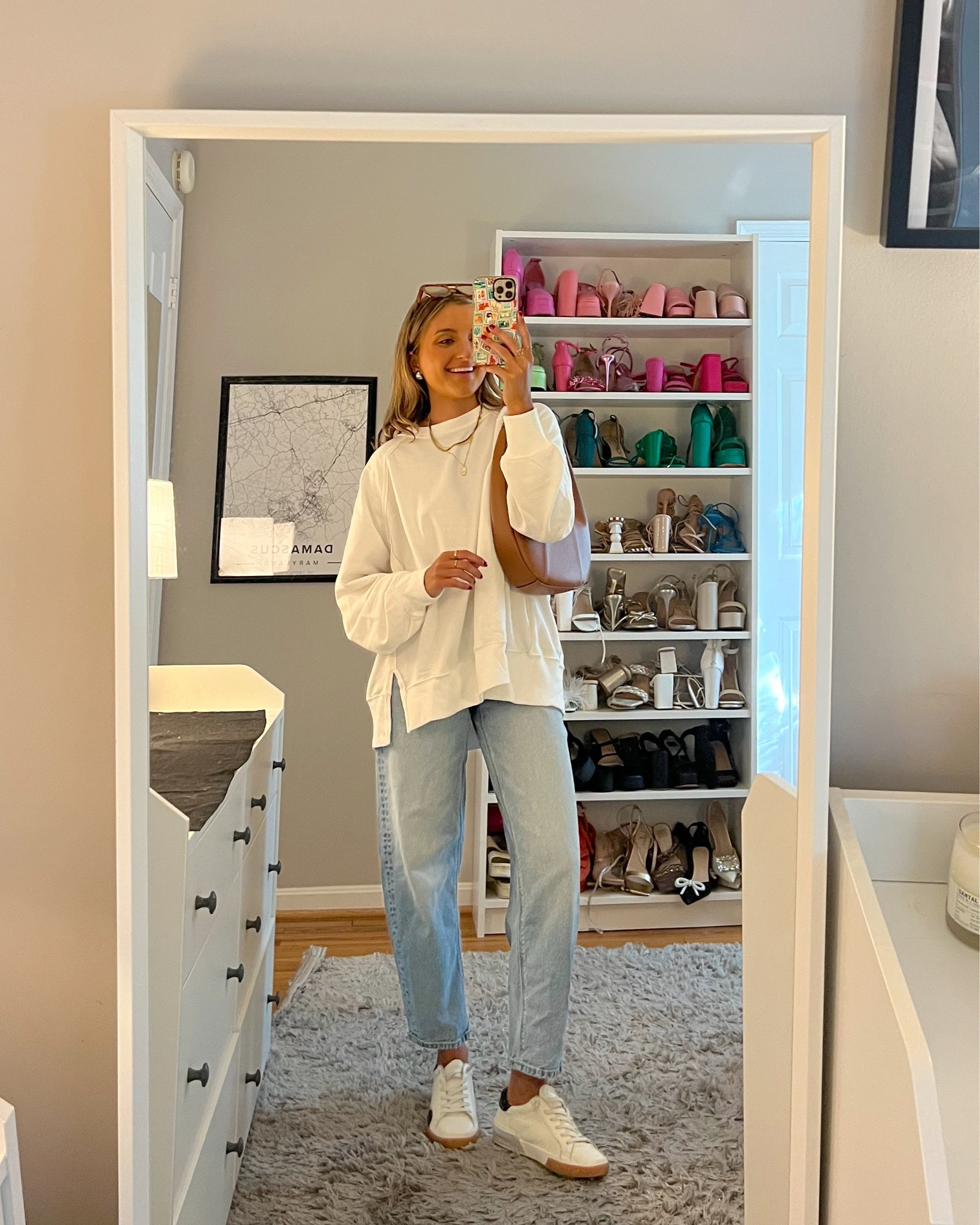 easy everyday fall outfit idea from American eagle! 🍁🧡

wearing a size medium crewneck sweatshirt and 000R barrel jeans 