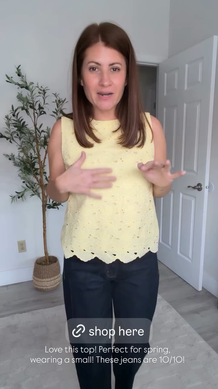 Love this top! Perfect for spring, wearing a small! These jeans are 10/10!