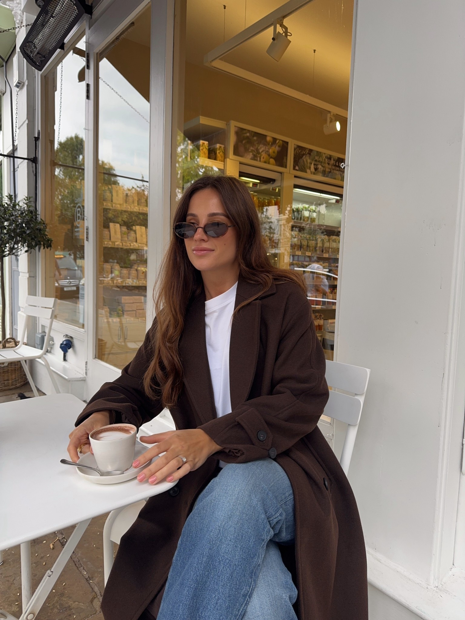 Brown coat,  blue jeans, white t-shirt 

Coat - XS
T-shirt - S
Jeans - UK 8 

#LTKuk #LTKeurope #LTKautumn