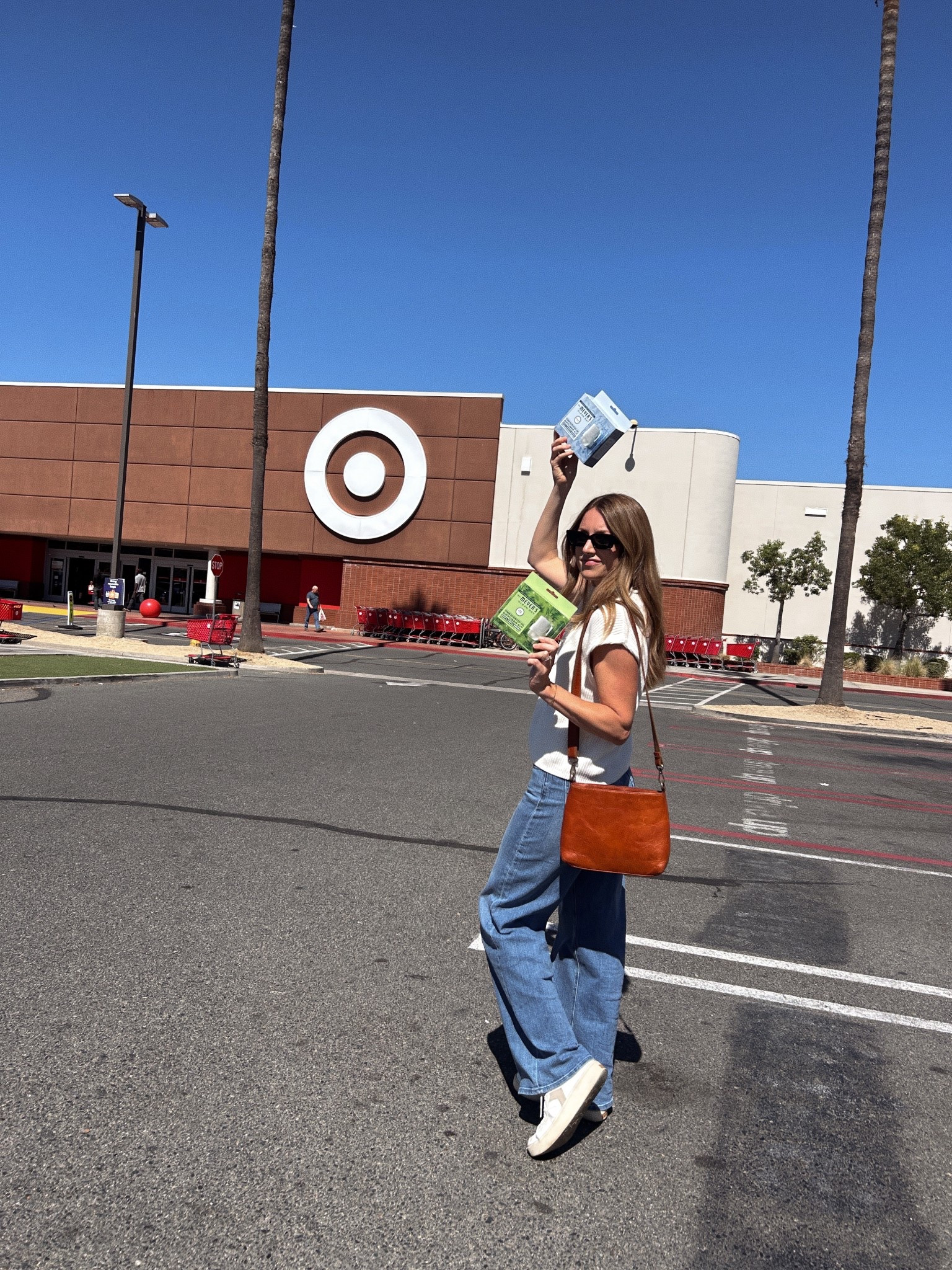 #Ad Just in time for the holidays, Mrs. Meyer’s has a new Scented Oil Diffuser that is both sleek and ingredient conscious. Made with essential oils, this diffuser allows you to customize the amount of fragrance emitted and the time it’s on. Comes in garden-inspired scents and limited edition scents coming November 9th. Free of parabens, nitro musts, phthalates and bht formaladye. Shop now at Target! #targetparter #target #mrsmeyers  @target @mrsmeyerscleanday