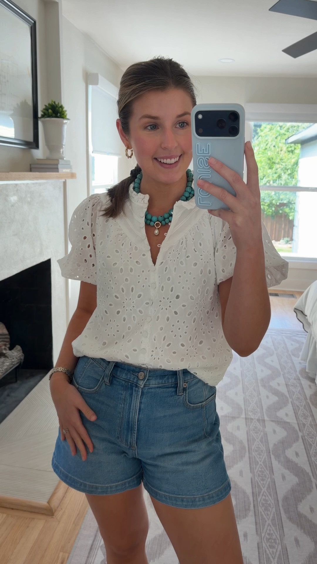 Ootd today! Wearing a S in top and 26 in short!