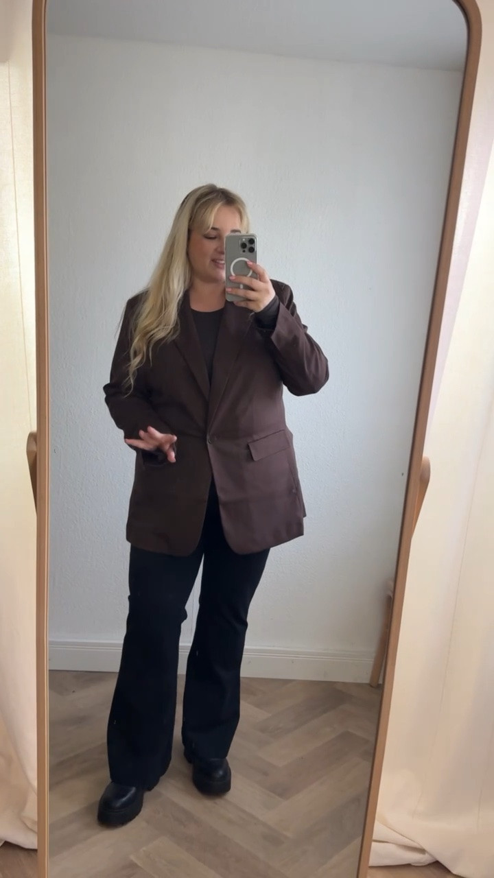Blazer Outfit 🖤🤎

15 % sparen bei Bon Prix mit dem Code:
bysandra15
(Gültigkeit: 16.09. -einschl. 18.09.2026; 15% auf Alles; einmalig einlösbar pro Kundin; gilt in DE App & Webshop)

#plussizefashion #hose #curvy #autumn #herbst

#LTKdeutschland #LTKplussize #LTKautumn
