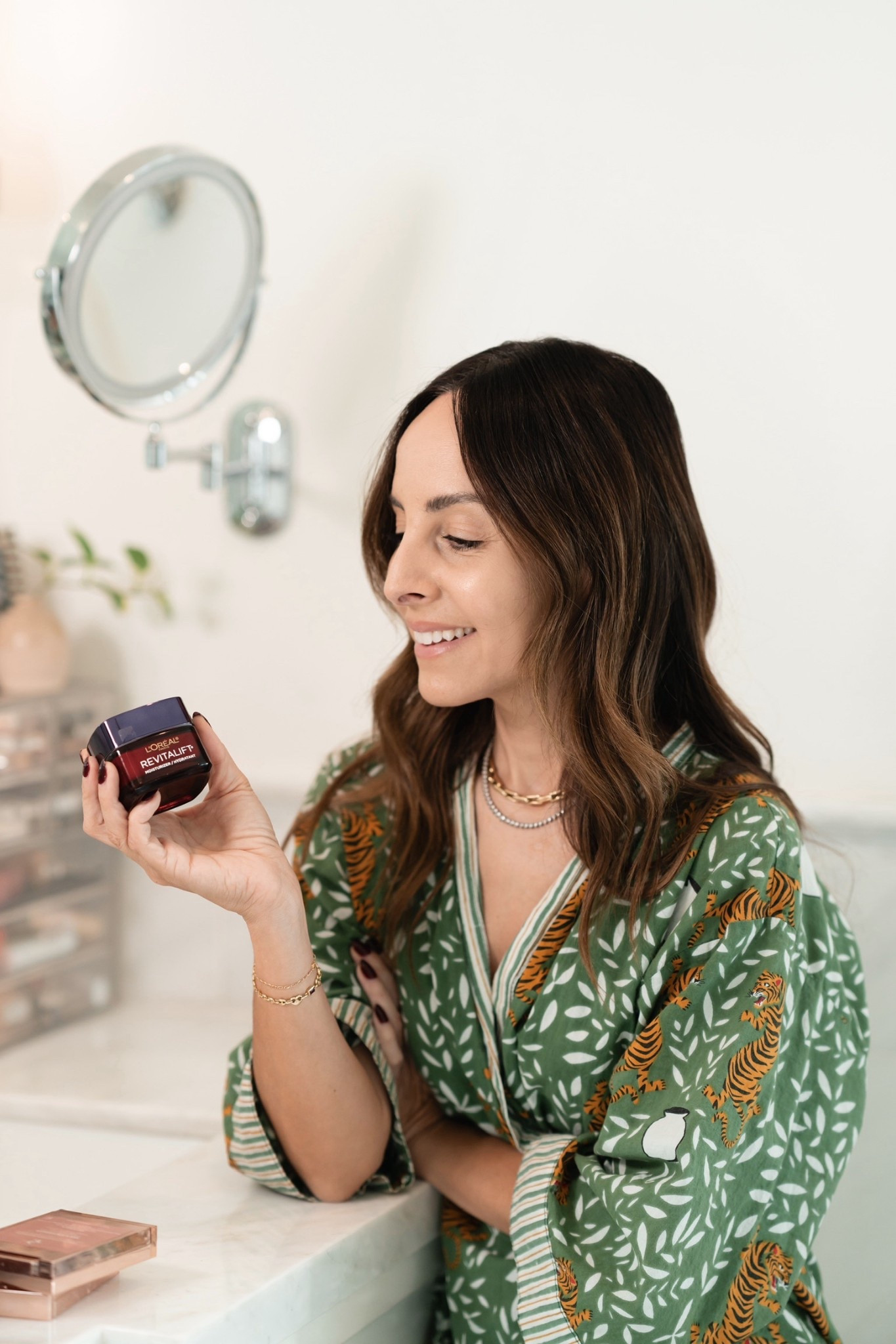 My favorite moisturizer from L’Oreal Paris that keeps my skin, glowing and healthy🫧✨✨

#LTKmorningroutine #LTKgrwm #LTKselfcare