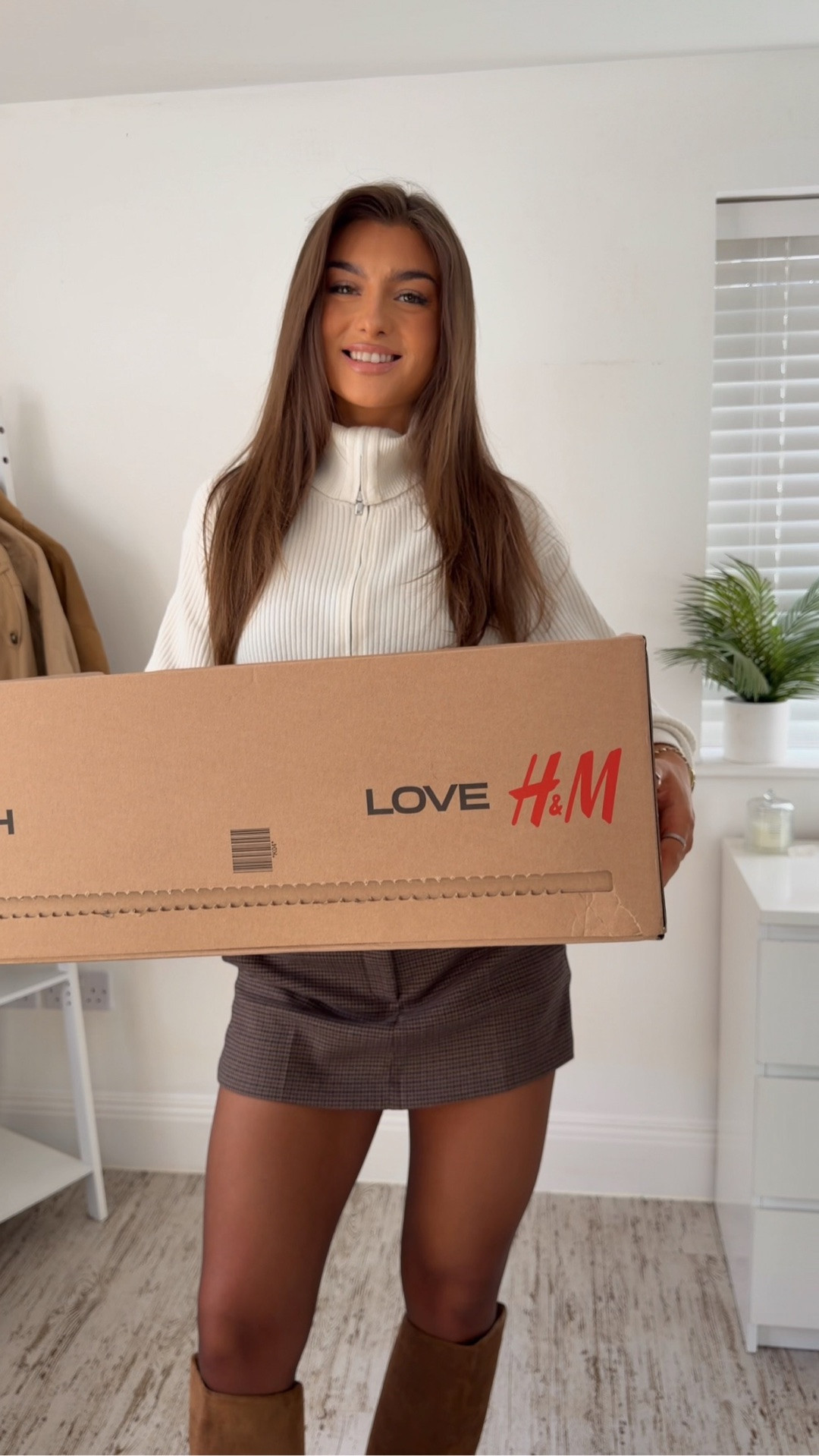 ad @hm EARLY AUTUMN NEW-IN HAUL! 🍂🤎

6 early autumn looks with H&M 🥰 you all know I love a good skort and this checked one is dreeeamy! Perfect to pair with boots & tights in autumn - even with a wool trench over the top in winter would be cute!! 🤍 Also the peplum waistcoat is so good for this in between transitional weather 😍 I love the funnel neck! Let me know which look is your fave x

#LTKautumn #LTKeurope #LTKstyletip