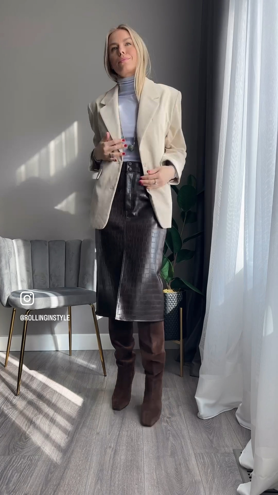 Spring outfit, but let’s make it more stylish mixing different textures together. Faux leather skirt, suede knee high boots and corduroy blazer. And don’t forget the gloves, it is still pretty chilly outside!😎

#LTKstyletip #LTKworkwear #LTKSeasonal