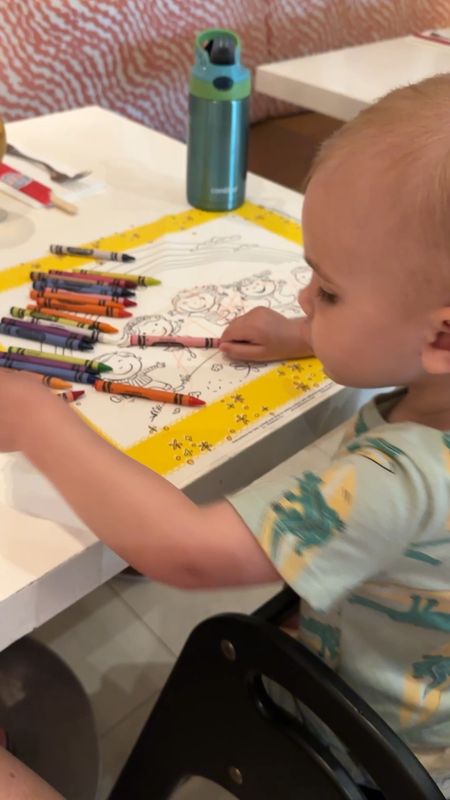 These place mats are seriously amazing! Made from recycled material, come in 3 designs in the package, & can be drawn on with crayons or markers! #toddlertip 