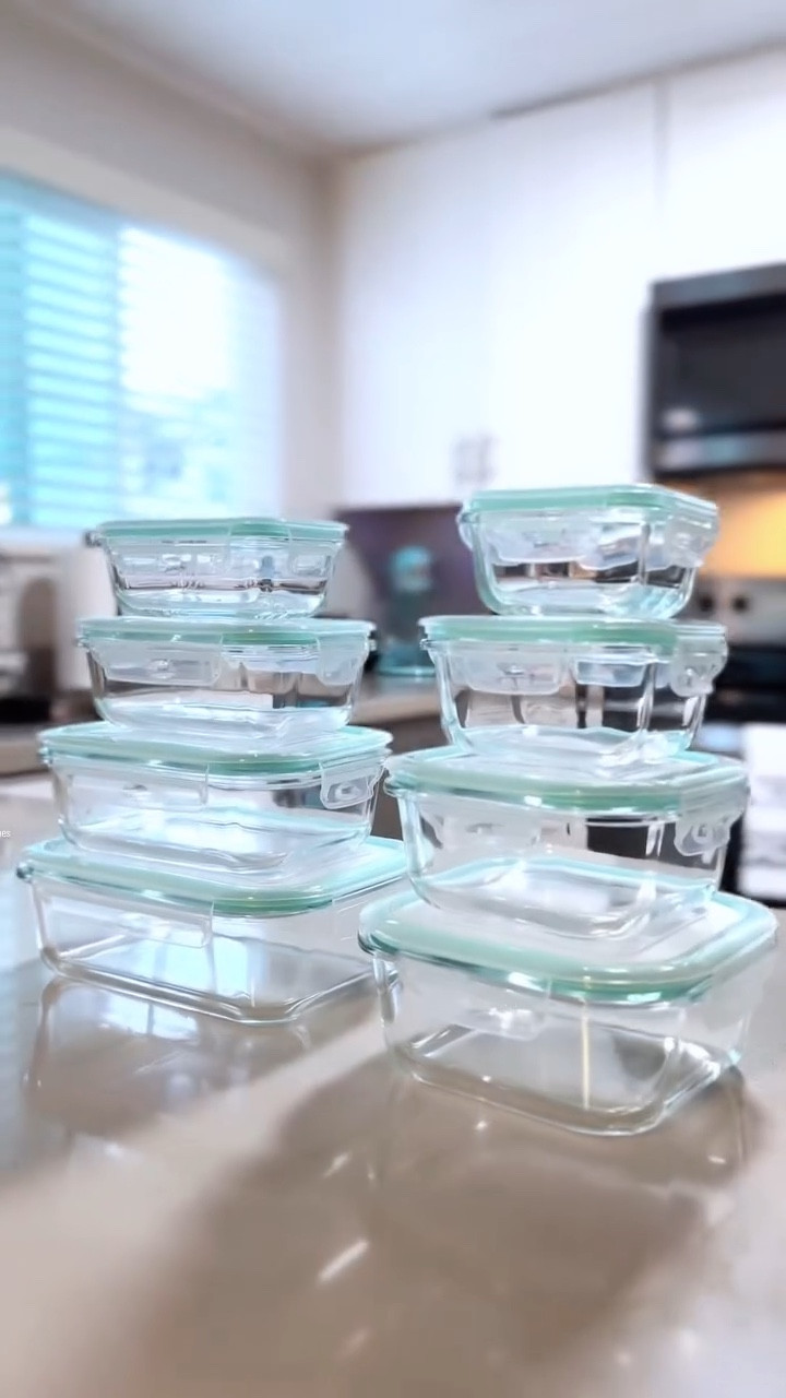 Didn’t realize these were a set of 8 glass storage containers! They’re the perfect size to store leftovers or pack lunch or snacks! 

Comment SHOP and I will DM you the link to shop yours! Or head to my link in bio!

#storagehacks #tiktokshop #liketkit #trending #homehack #cornerofmyhome 

Organized home, food storage, 
Instagood, kitchen island