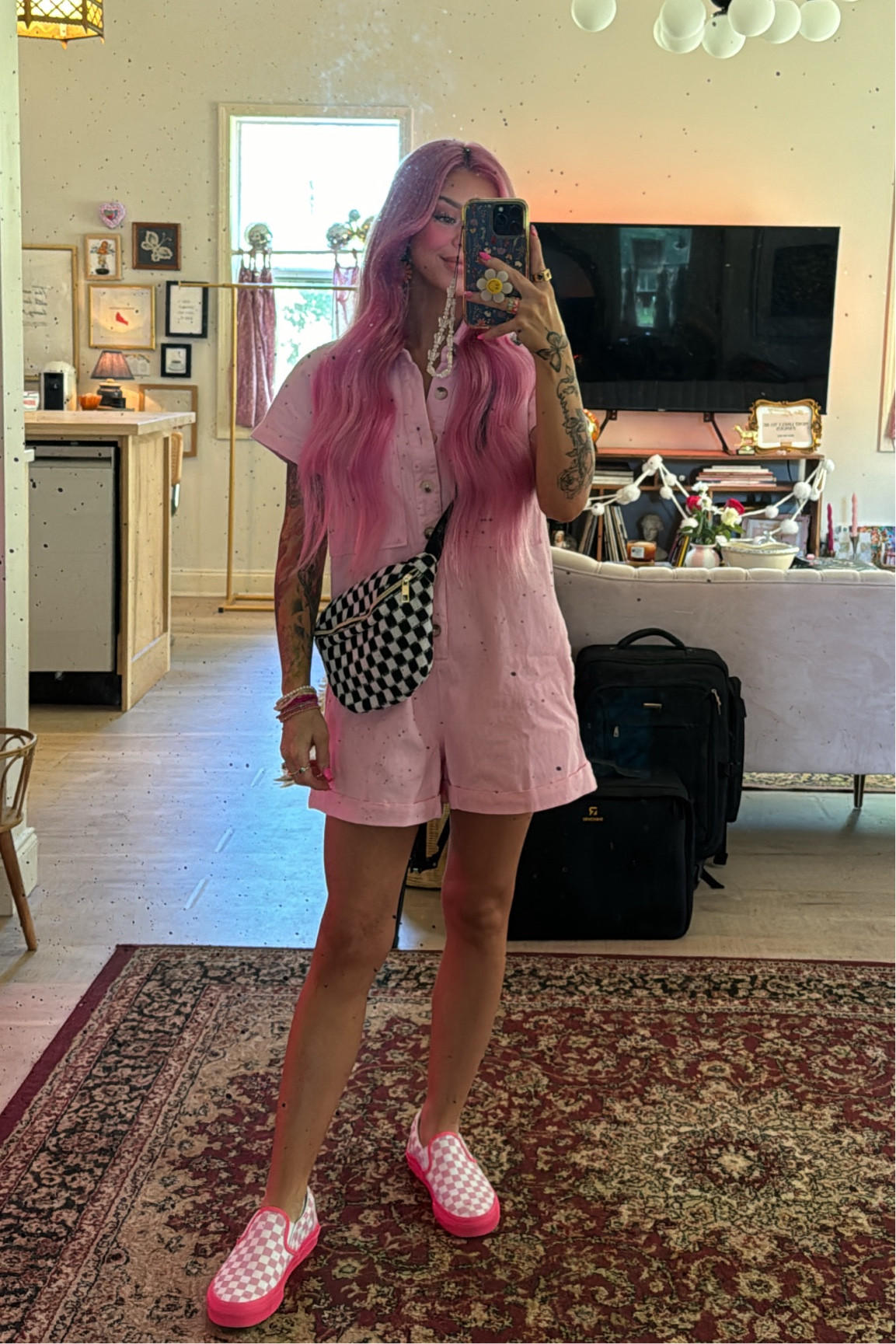 pretty in pink 🎀 
Jumper is XS, true to size. linking perfume and lotion used in the video :) 