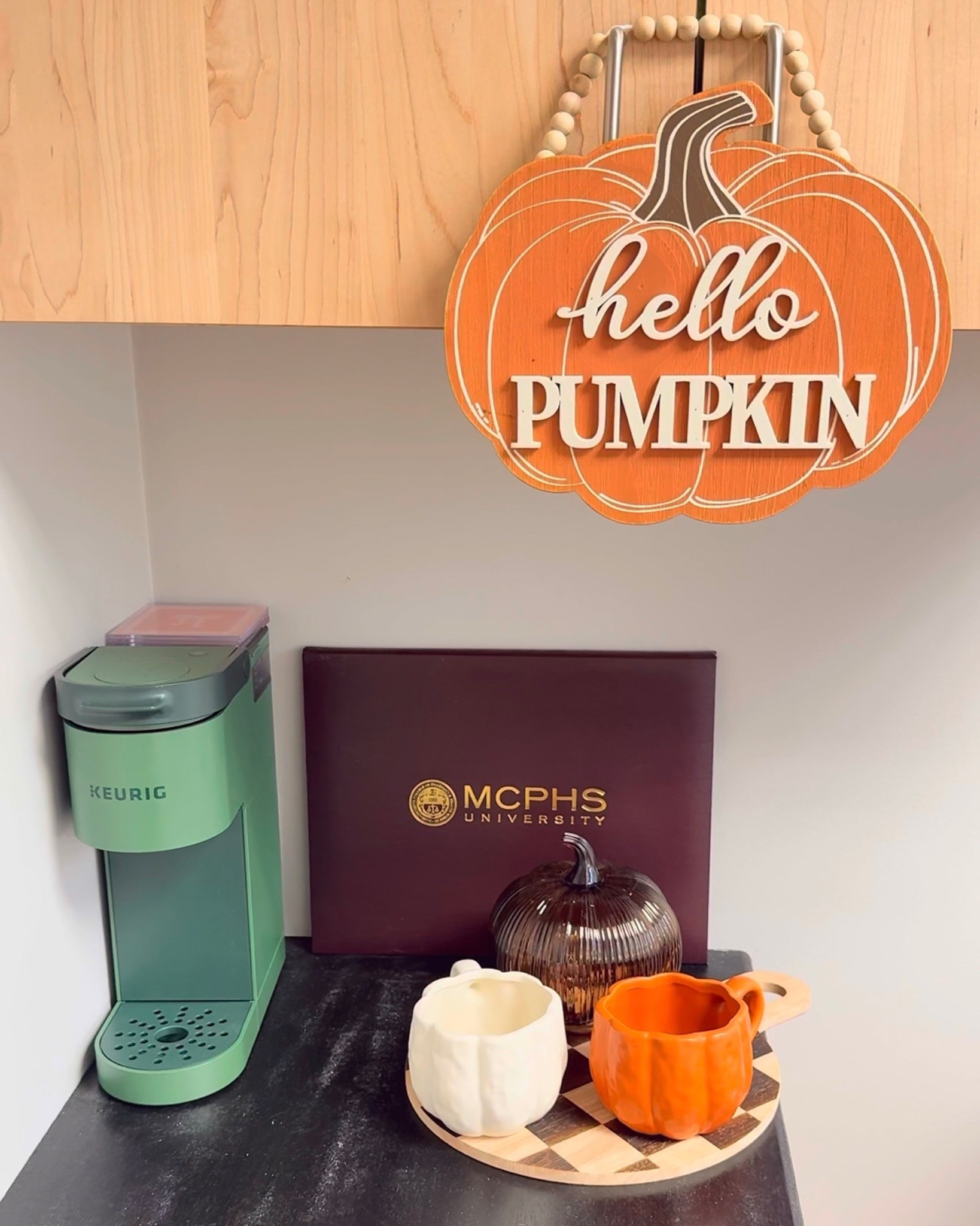 My office coffee corner😌🍂

#coffee #office #coffeemaker #keurig #cuttingboard #falldecor #autumn #autumndecor #pumpkinn

#LTKFindsUnder50 #LTKSeasonal #LTKHome