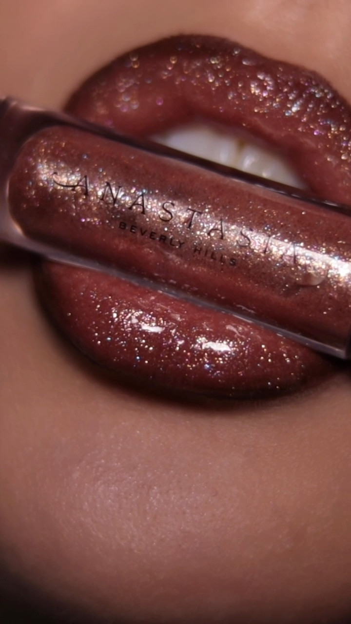 Brown liner & sparkle gloss 🤎 Anastasia beverly hills ’Amber sparkle'

#LTKBeauty