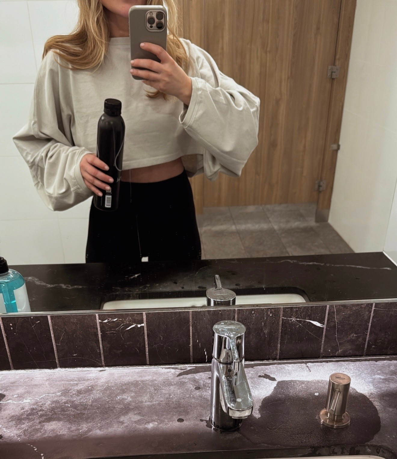 Gym look 💪🏼

Top s/m
Leggings small 
Sneakers tts 