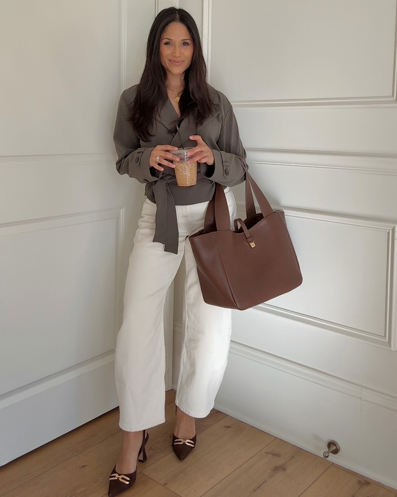 Love me some barrel style jeans especially in this off white color! 

Also, obsessed with this trench style top from @Aritzia ! 

Take 20% OFF my @giginewyork tote with code: HAUTE20

#workwear #ootd #officeoutfits #worktote #workbag #chocolatebrownoutdit #whitedenim

#LTKootd #LTKSaleAlert #LTKPetite