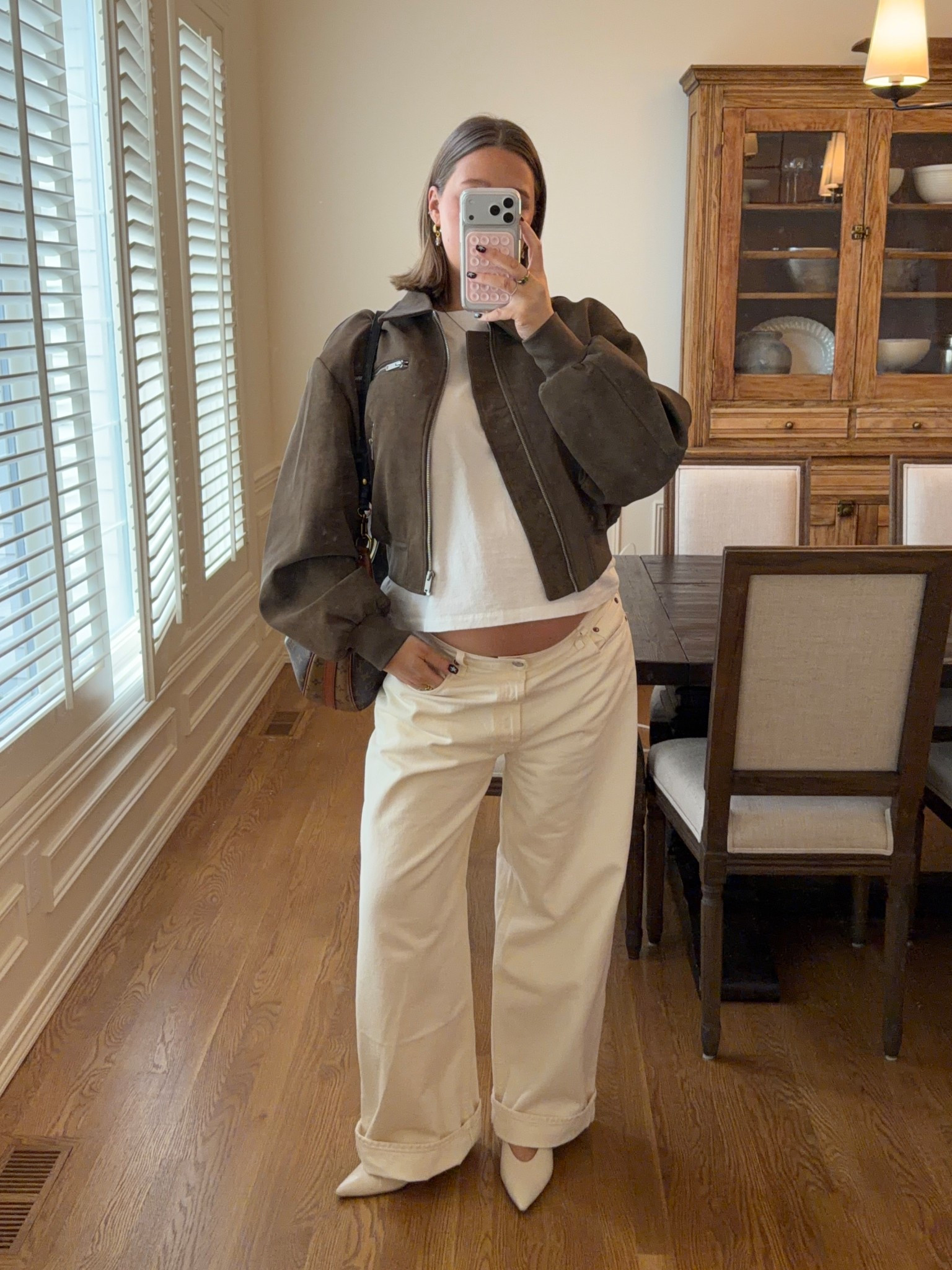 Size small in tee runs super oversized I love the looser fit tho, jeans went up one for pregnancy size 31 linked similar from Abercrombie also. Jacket old linked a bunch similar! Jewelry code: BRE15

#pregnancystyle #pregnant #pregnantstyle #creampants #bumpstyle #shorthair #bracha #bresheppard