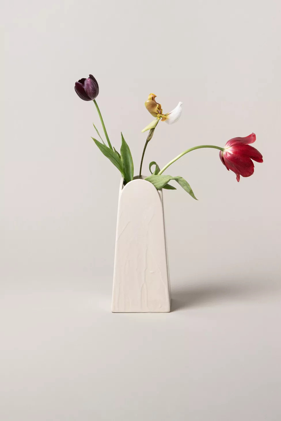 SIN Olto Ceramic Vase Tall | Urban Outfitters (US and RoW)