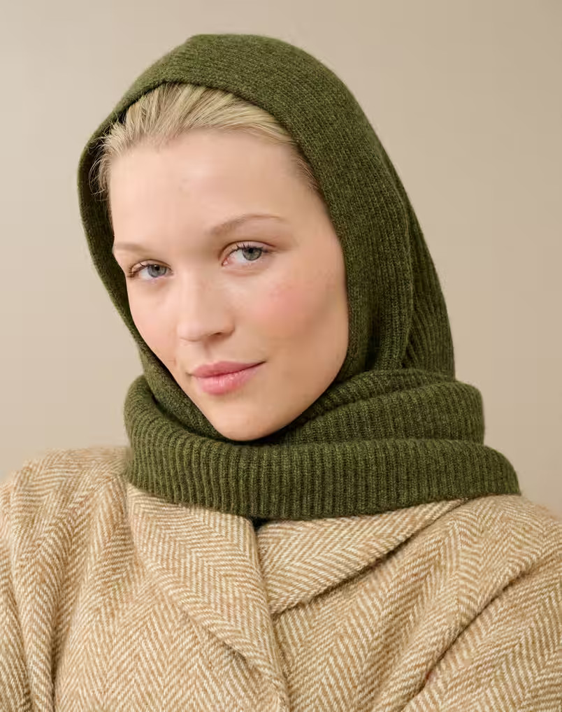 Cashmere Ribbed Hooded Scarf | Brora