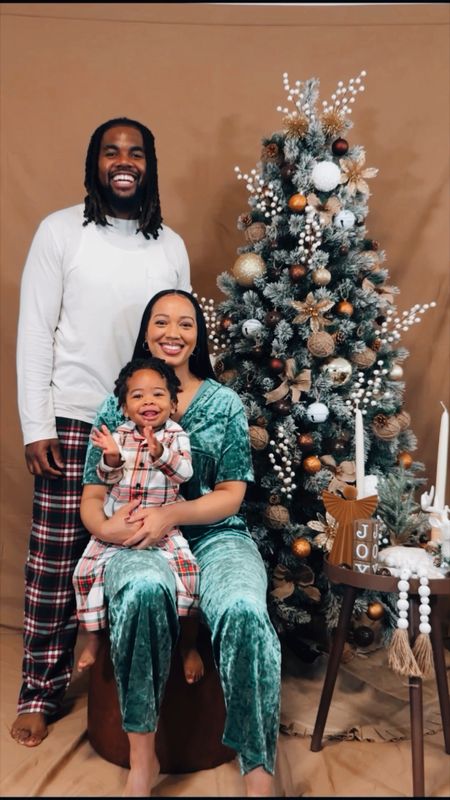 We decided to do take our family holiday photos ourselves at home. Here is everything you will need to create beautiful portraits of your own! 

#LTKSeasonal #LTKfamily #LTKhome