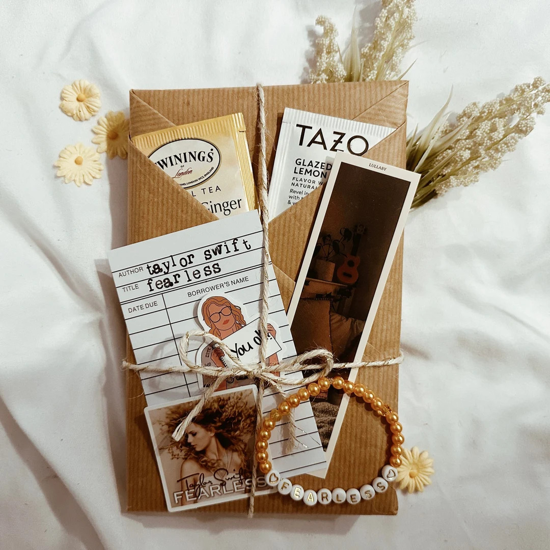 ablondiesbookshelf | Etsy (US)