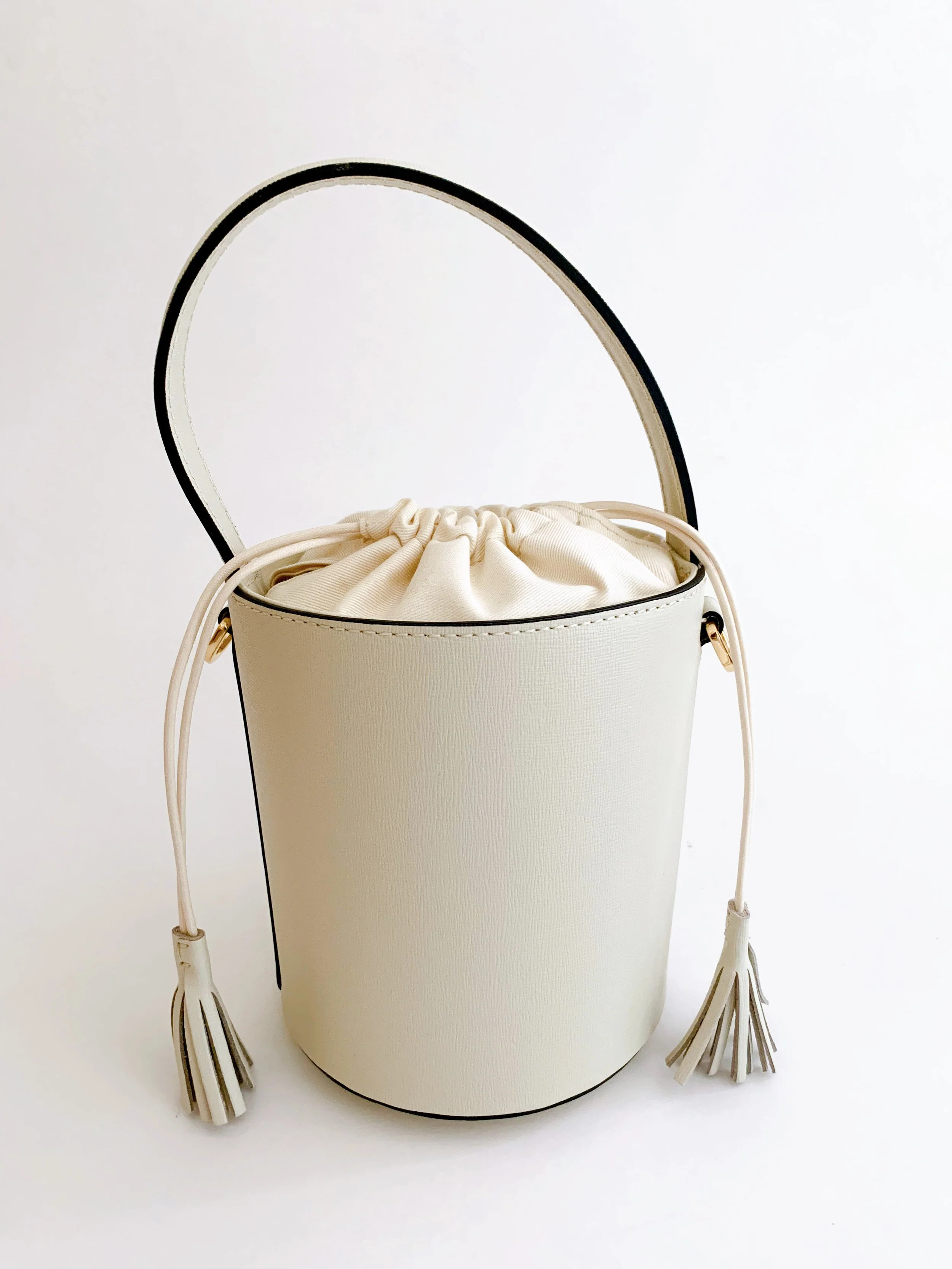 LE CREAM BUCKET BAG | Colores Collective