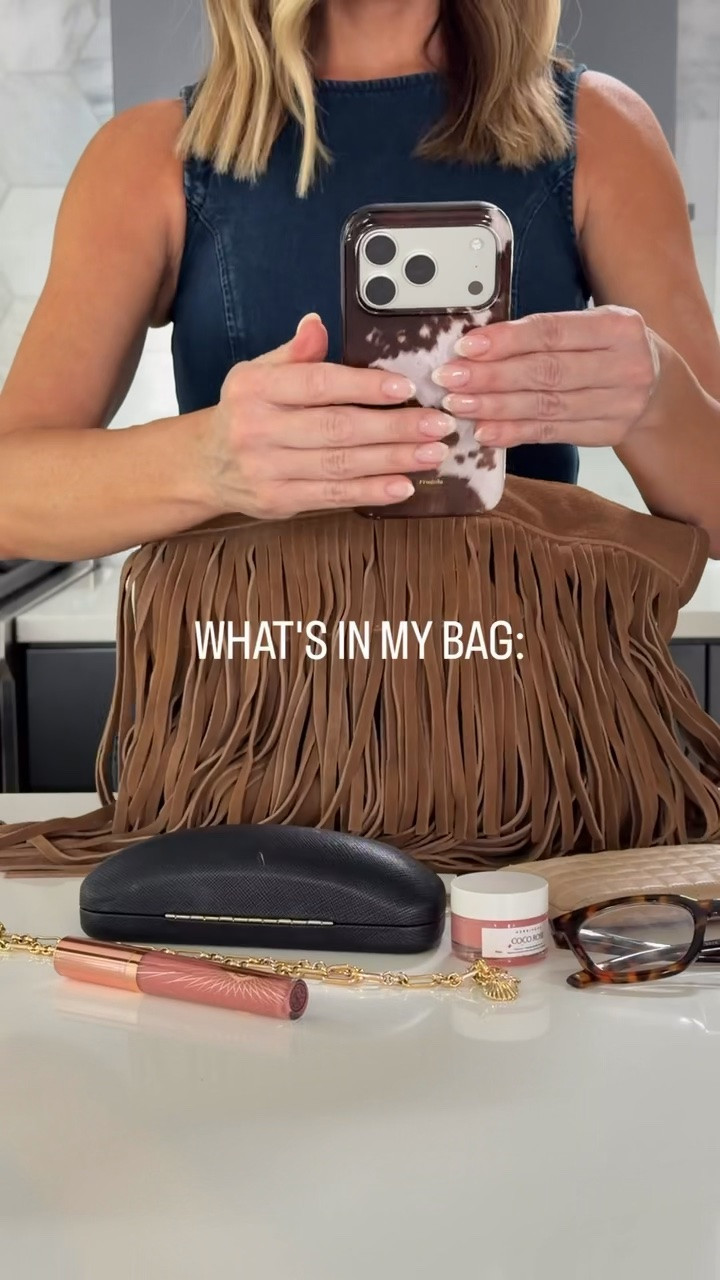 suede ✔️ fringe ✔️ under $200 ✔️

let's see what fits inside the hope hobo by moda luxe.

#LTKOver40 #LTKootd #LTKWorkwear