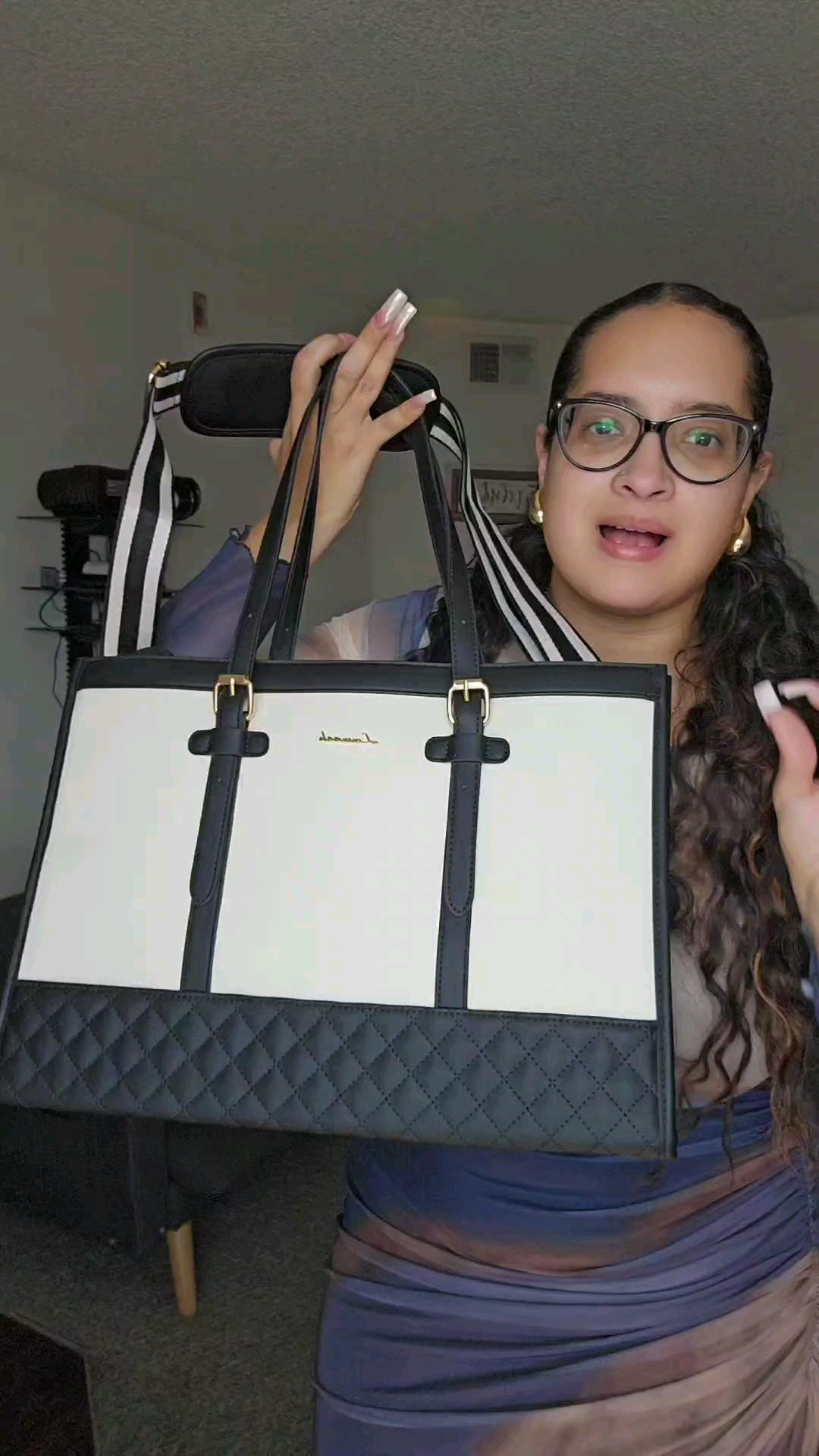 This laptop bag from Lovevook is so spacious, and I just love the look. The design and quality are top tier. The best part is that it's affordable. Be sure to follow to check out my favorites and great deals!#laptopbag #bags #styling #fashion #lovevook #shoulderbag #handbag #bagcollection

#LTKSpringSale #LTKItBag #LTKStyleTip