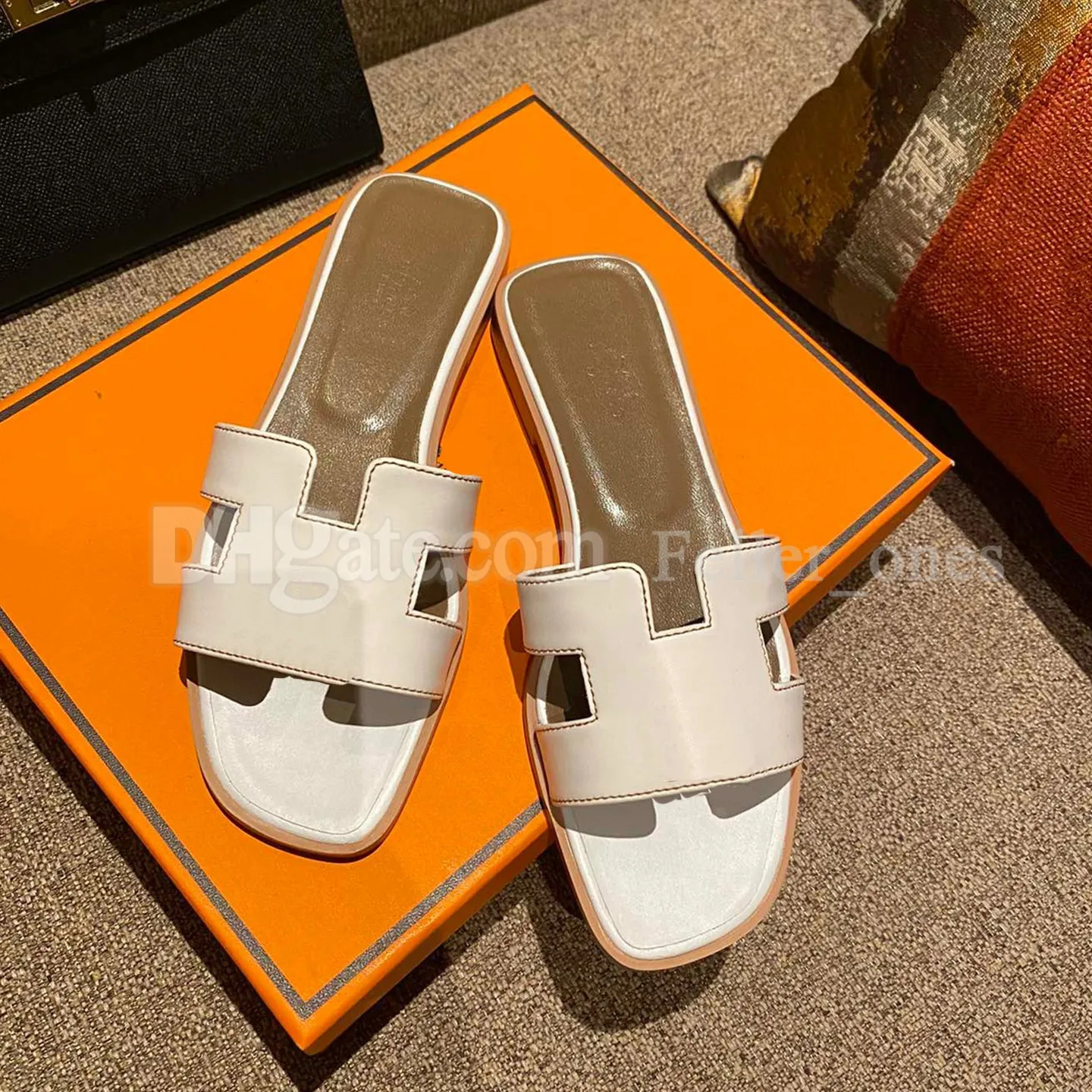 Save Big on Bulk Women Summer Designer Slippers Fashion Paris Dazzle Dway Slipper Women Ladies Sc... | DHGate