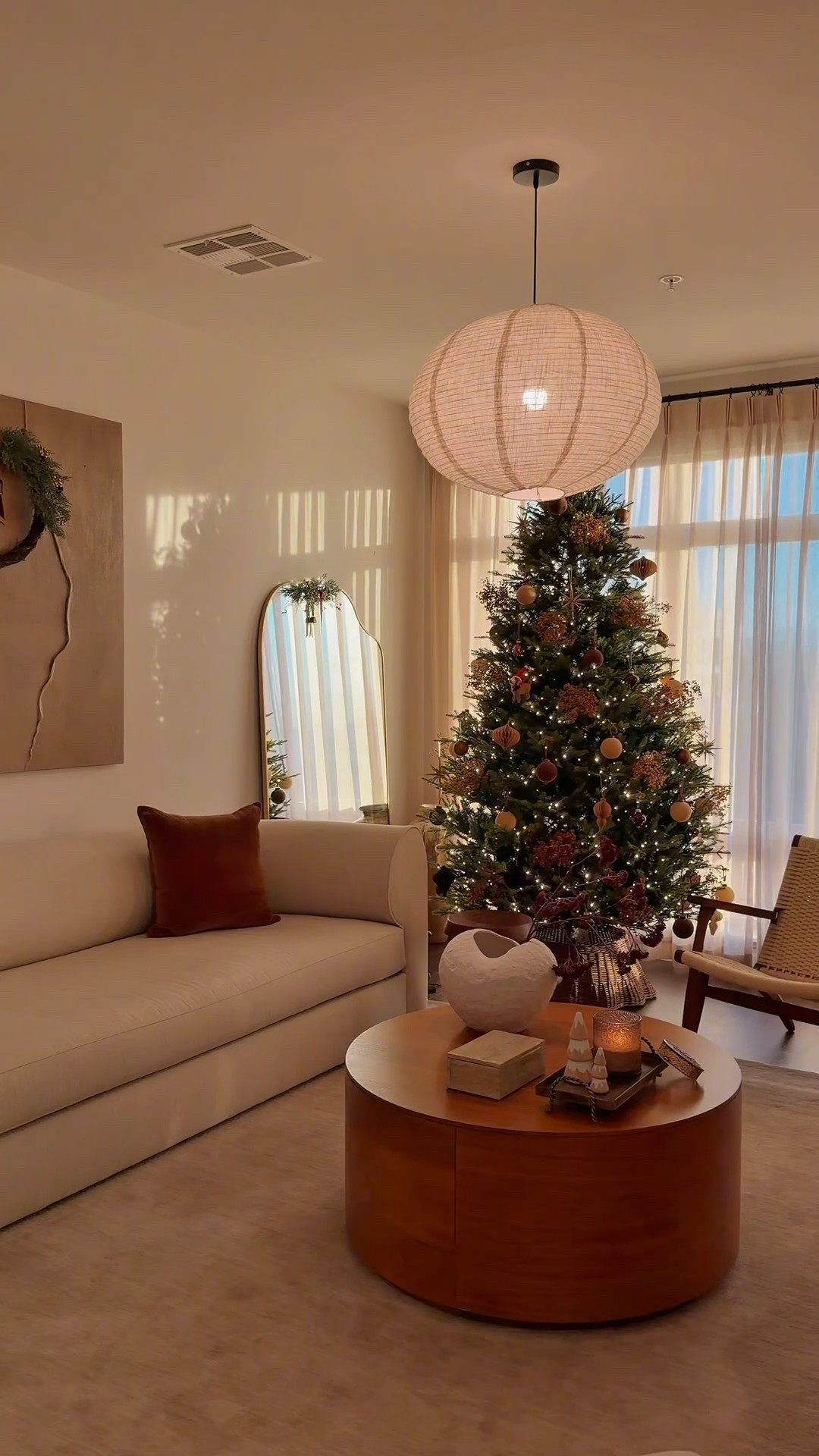 christmas view at home ✨

#christmashome #christmasdecor

#LTKSeasonal #LTKHome #LTKHoliday