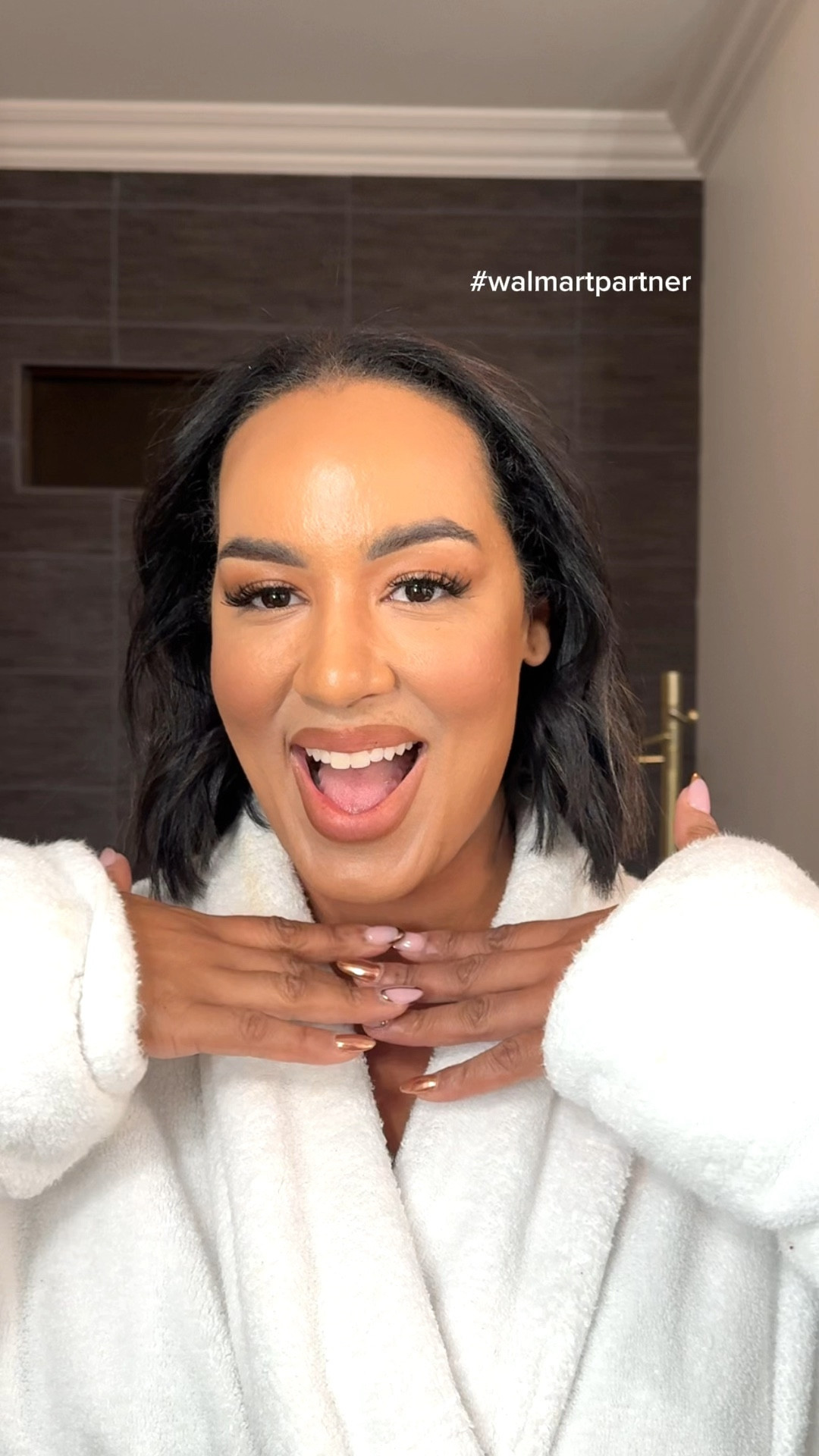 Do you have a nighttime skincare routine? These are some of the products on rotation lately. My holy grail products  are the Elemis cleansing balm and the clean skin towels 🙌🏽 and everything I used is available at @walmart #walmartpartner #walmart #skincare