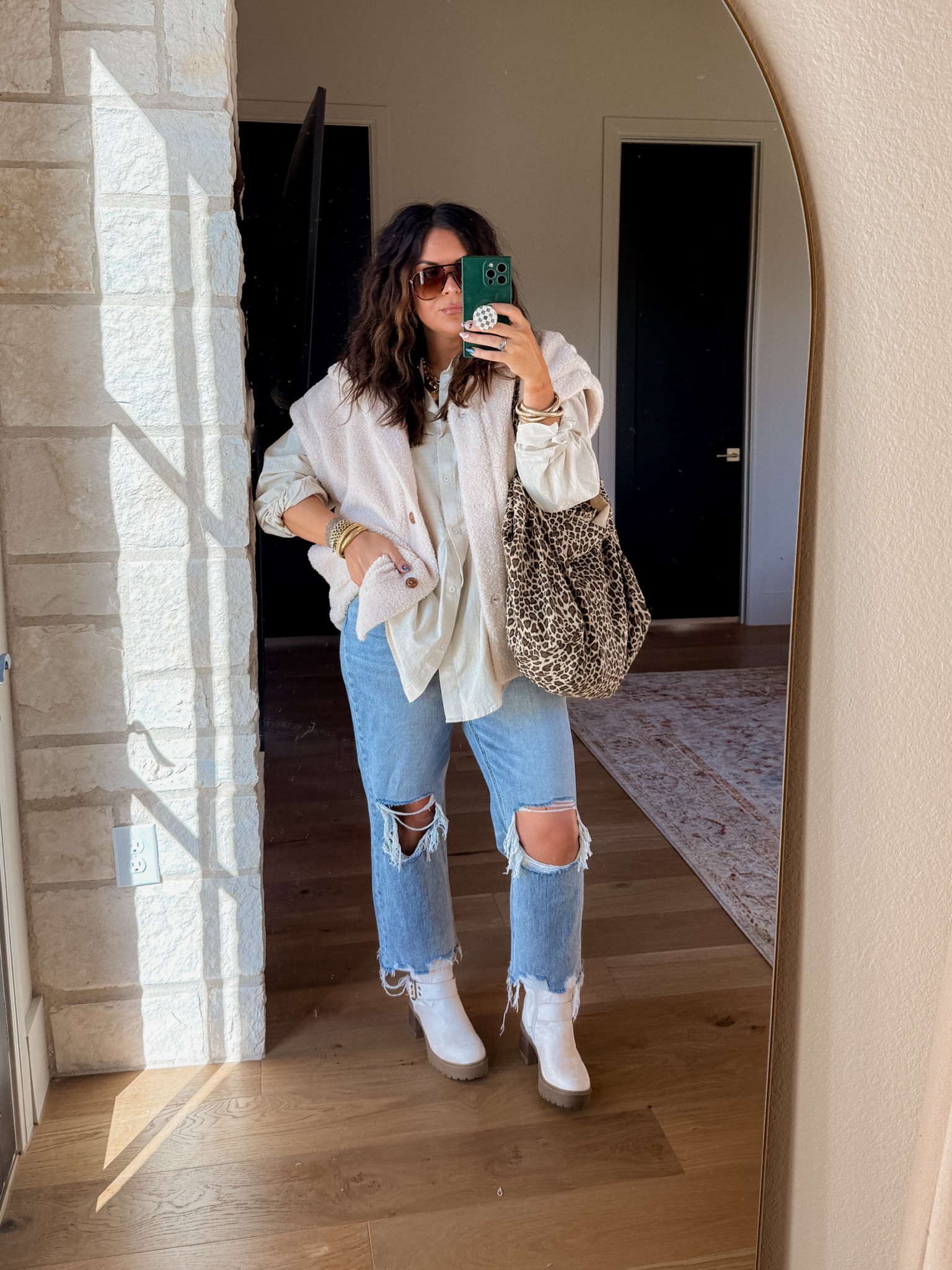 Fall Amazon Outfit
Sherpa Vest: XL (so luxe and soft)
button Up: XXL
JEANS: TTS (sold out, but you can find them at other boutiques Vervet Vintage 90’s Crop Flare)
BOOTS: TTS

#LTKFindsUnder100 #LTKMidsize #LTKFindsUnder50