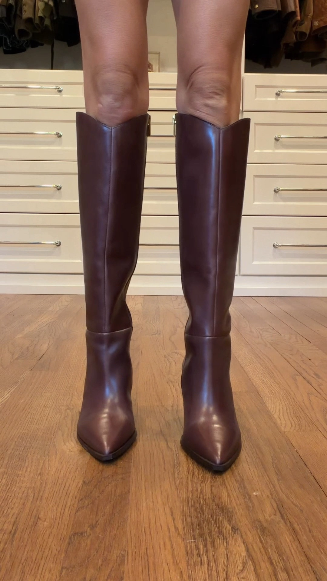 Vince Camuto Family & Friend event is here! 30% off sitewide including my favorite boots @vincecamuto #vincecamutopartner #ad