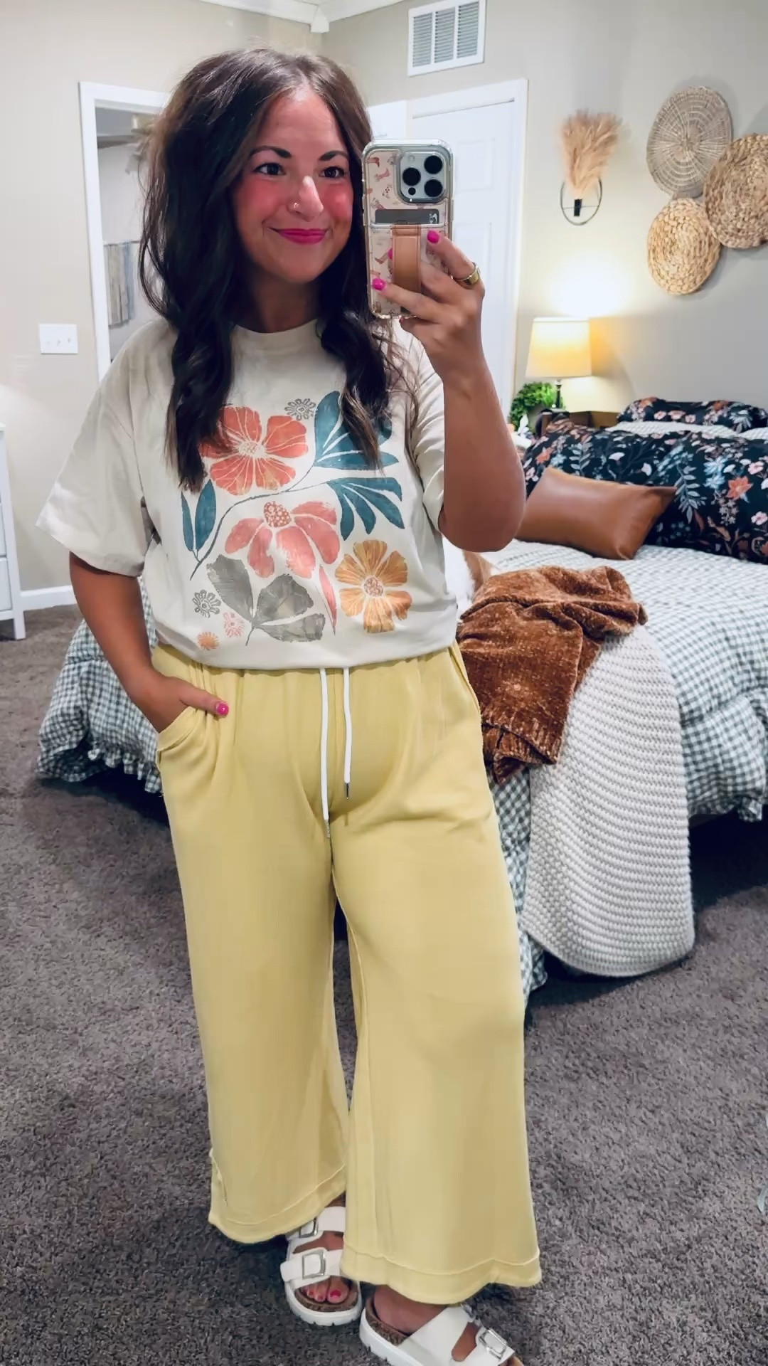 Early fall outfit from Amazon! 🍂 The floral tee and comfy wide-leg pants are perfect for bringing in fall colors while it’s still warm outside! 🧡


sandals: sold out, but linking similar options below!
pants: fit true to size // wearing a large
tee: fits true to size // wearing a large 

 #LTKootd #LTKMidsize #LTKWorkwear