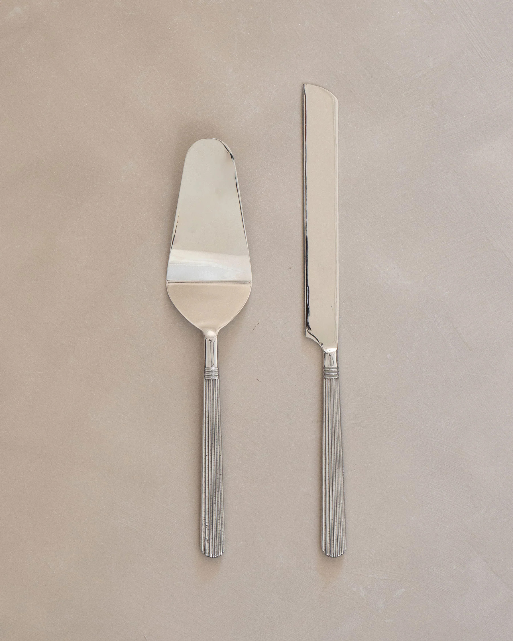 Fiore Cake Servers | The Vintage Rug Shop