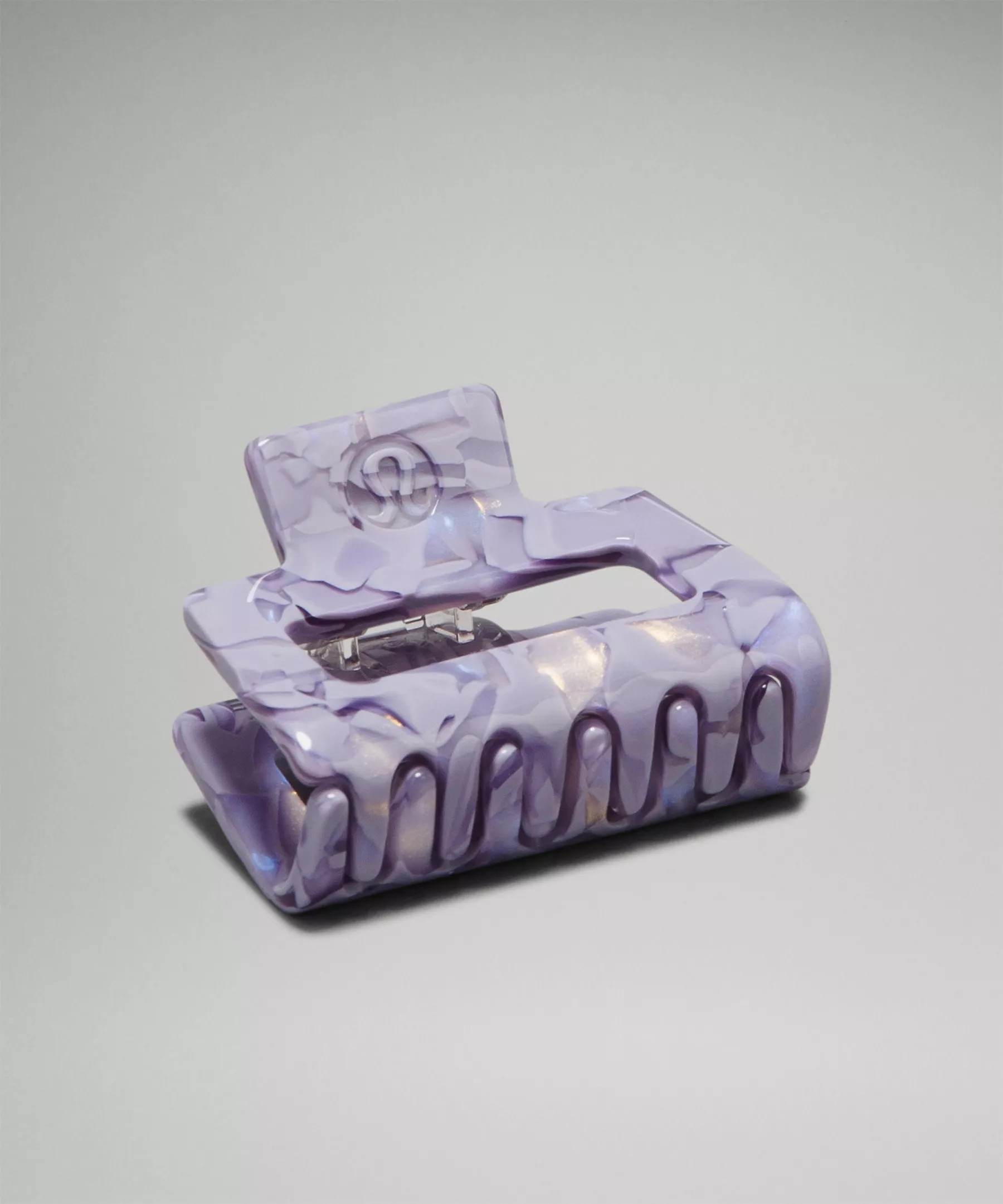 Medium Claw Hair Clip | Women's Accessories | lululemon | Lululemon (US)