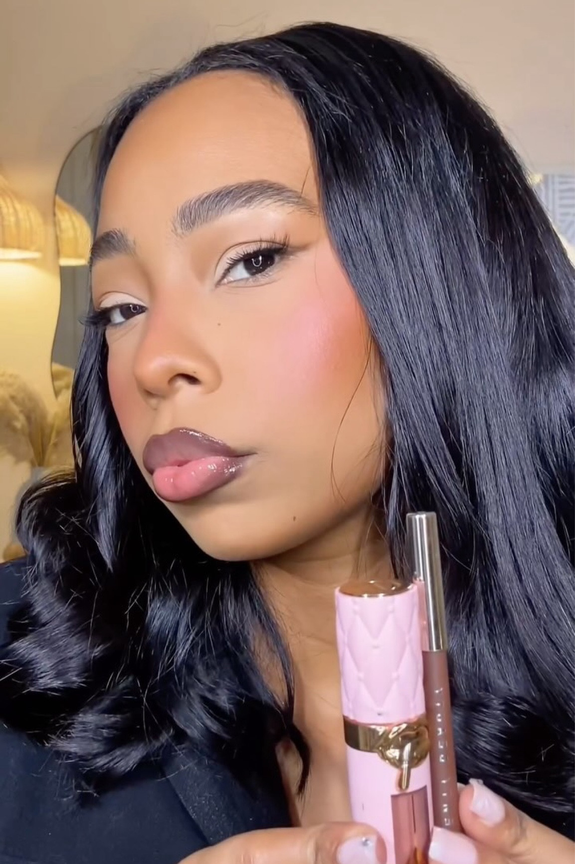 This has been my everyday lip combo 🤍

•Lip Liner Brown'd Out - rich brown
•Pillow Talk Big Lips Gloss Fair/Medium

#fentylipliner #brownlipcombo #pillowtalklipgloss #pillowtalkbiglipplump #pillowtalkmedium #everydaylipcombo #lipcombo