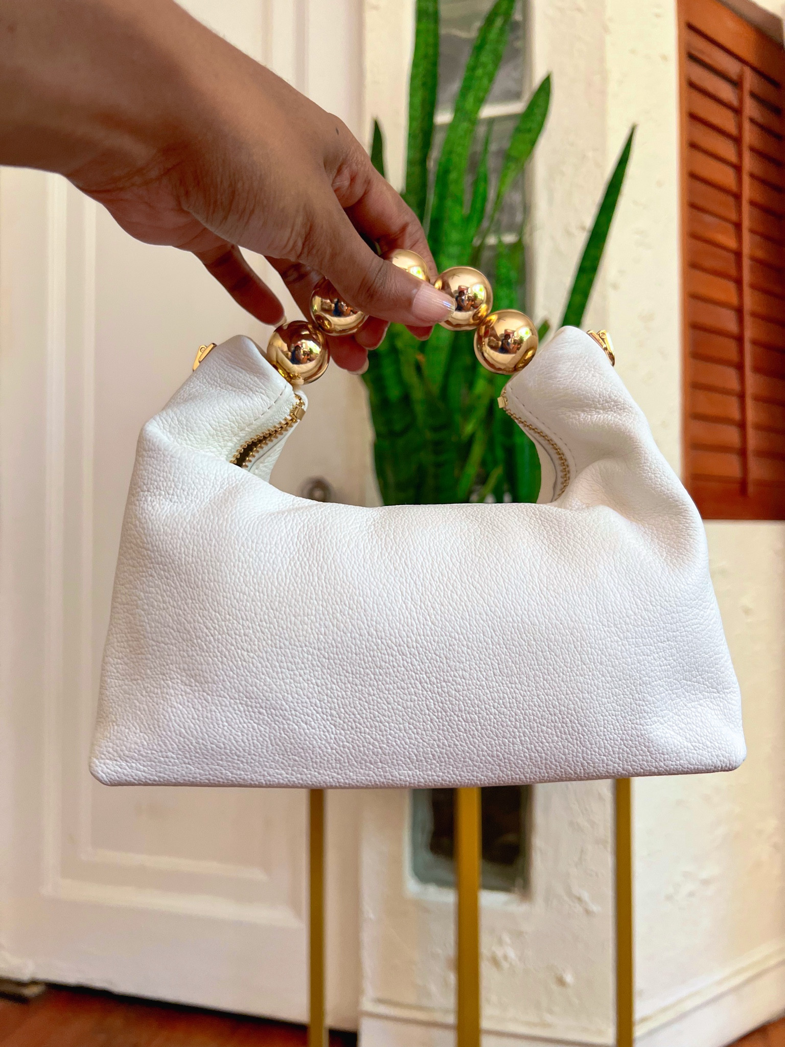 This white purse from Amazon is so gorgeous and looks designer! I love the gold pearl details on the bag’s handle!

Amazon finds, Amazon fashion accessories 

#LTKFindsUnder100 #LTKItBag