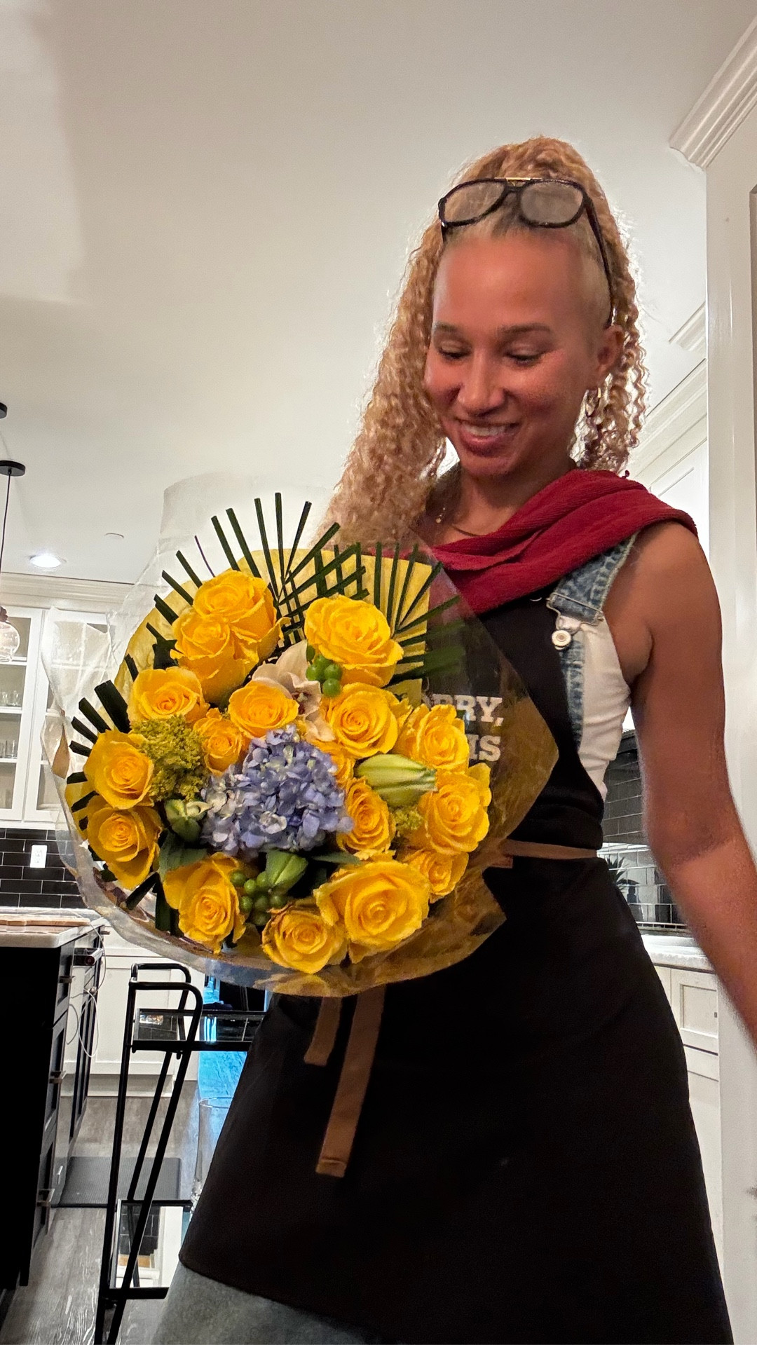 Turning one grocery store bouquet into five arrangements 🌿✨

Here’s my exact process:
Unbundle and separate stems by type.
Rinse, prune, and trim every stem at an angle (this is key for longevity).
Roll the roses gently in your hands to help initiate blooming.

Mix water + floral food (sometimes a splash of bleach for whites), then start building multiple vases from one bundle.
From a $35 bouquet? Five styled moments throughout my home.

I’m in my go-to Free People overalls, Nike Dunks, apron on, ladder pulled out — because floral resets are a full event over here.

The rolling bar cart, vases, scissors, overalls, sneakers — everything in this video is linked.

Affordable. Therapeutic. Elevated.
Save this for your next home refresh 🌿
Would you try stretching one bouquet this way?

#LTKhome #LTKcreator #FloralStyling #AmazonHome #DIYHomeDecor #HomeRefresh #AffordableHome #CANNONCollective #LTKstyletip

#LTKOver40 #LTKSeasonal #LTKHome