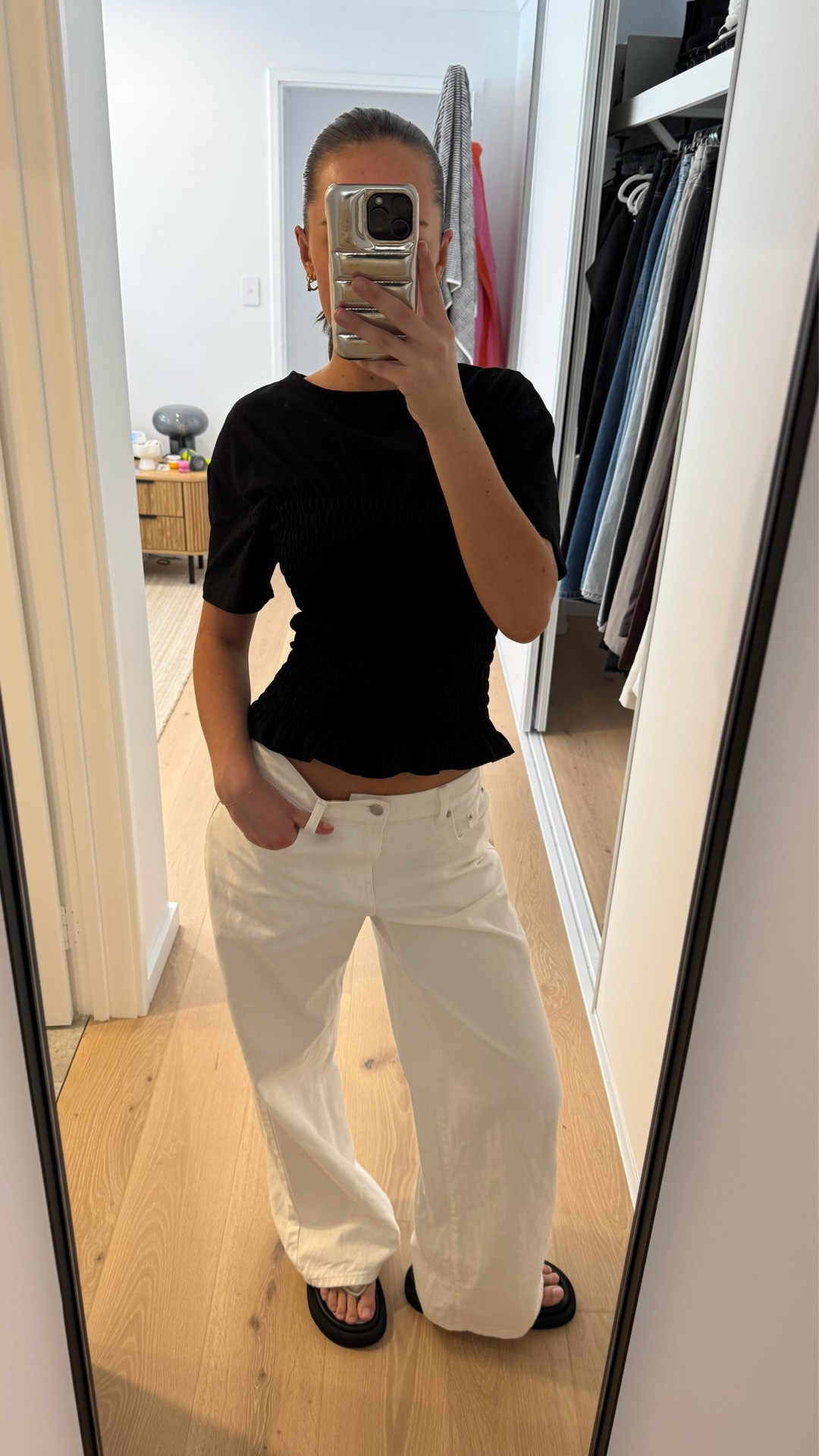 My favorite ruched top in a size S pairs effortlessly with wide-leg white jeans (size M) for the perfect smart-casual look 🌟🌟