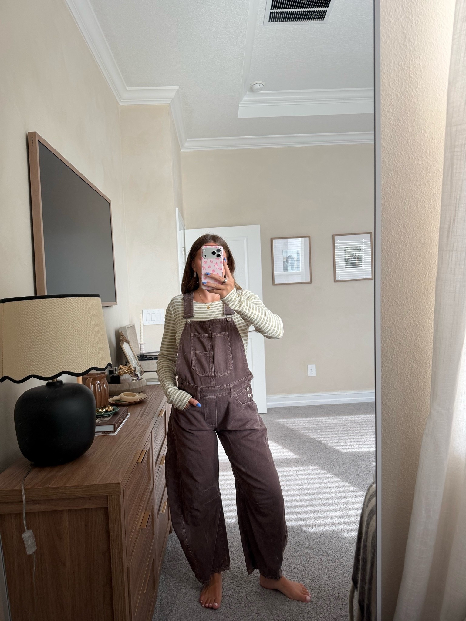 OOTD 🖤 i haven’t worn these free people overalls in forever!! so cute. linking my top in a different colorway!

#LTKootd #LTKBump #LTKSeasonal