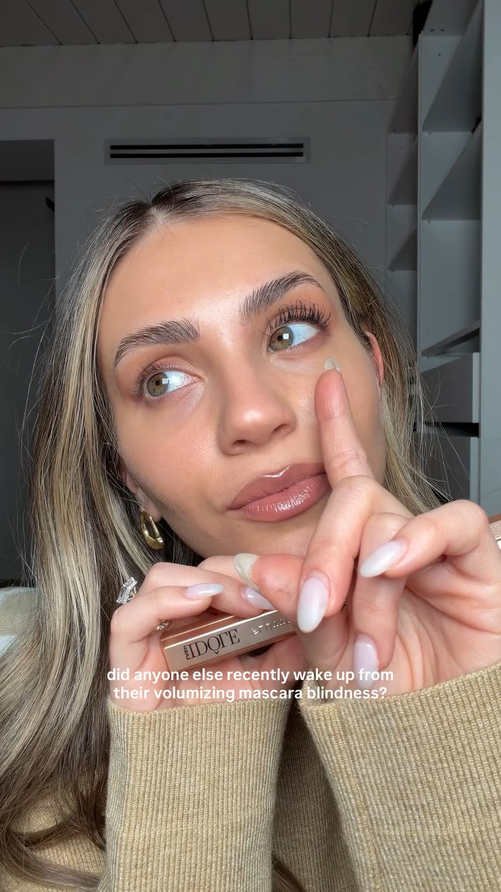 are you team: lengthening or volumizing 👀 using @lancomeofficial flutter extension mascara #mascara #longlashes #volumizingmascara #lengtheningmascara