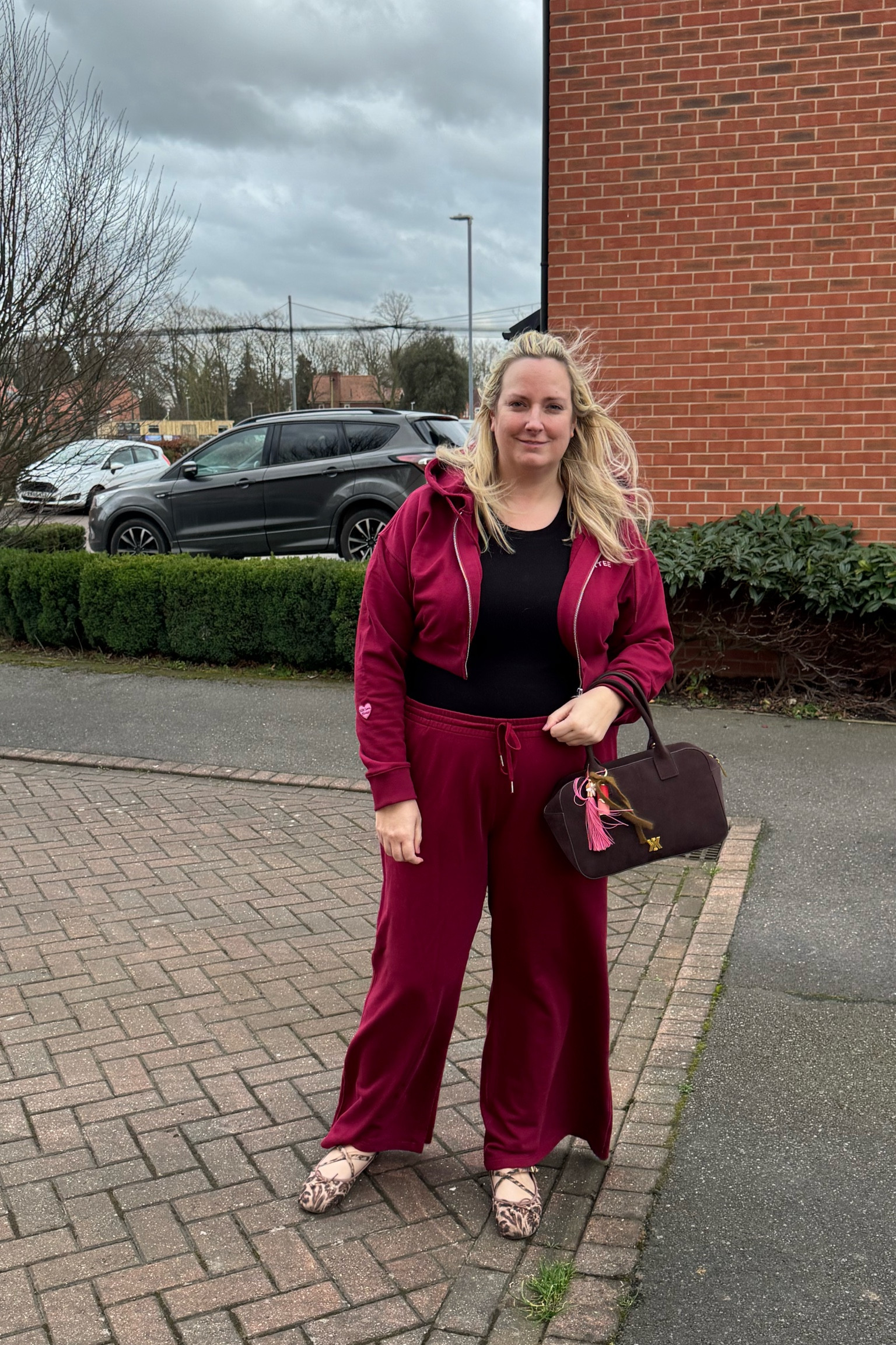 Long haul travel outfit test .. decided to take the new set out for errands just happened to be blowing a gale 😂😂 bag isn’t part of it but could well be as I am loving it right now ! 

#LTKfitness #LTKplussize #LTKtravel