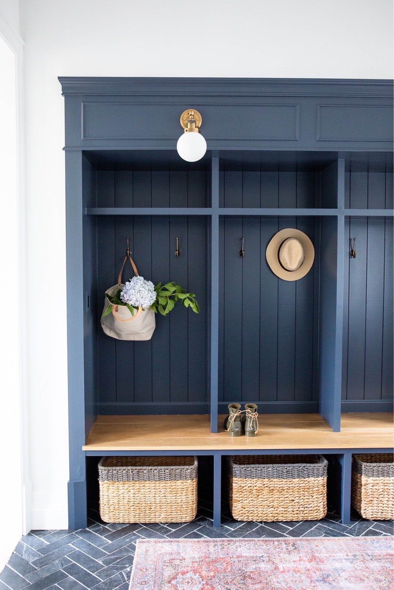 Modern Mudroom Design featuring the best baskets and prettiest paint colors. 

Modern mudroom  Home  Home decor  wood accents  wicker baskets  storage  organization ArchedManor #archedmanor #modernhome #neutralhome #homedecor #casualstyle #neutralstyle 
